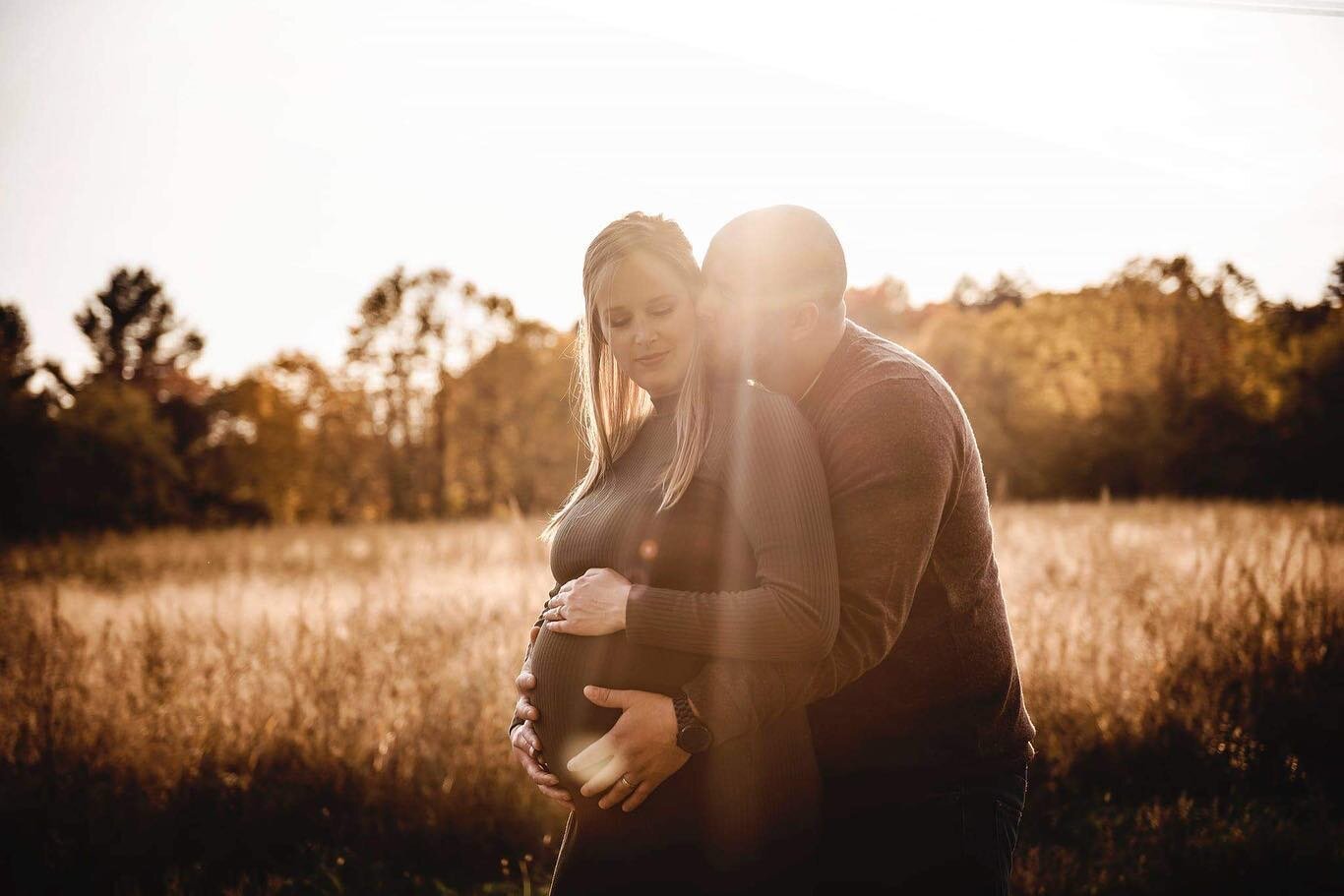 I adored this maternity session. So much love between these souls. Thx @amy_rancourt &amp; fam