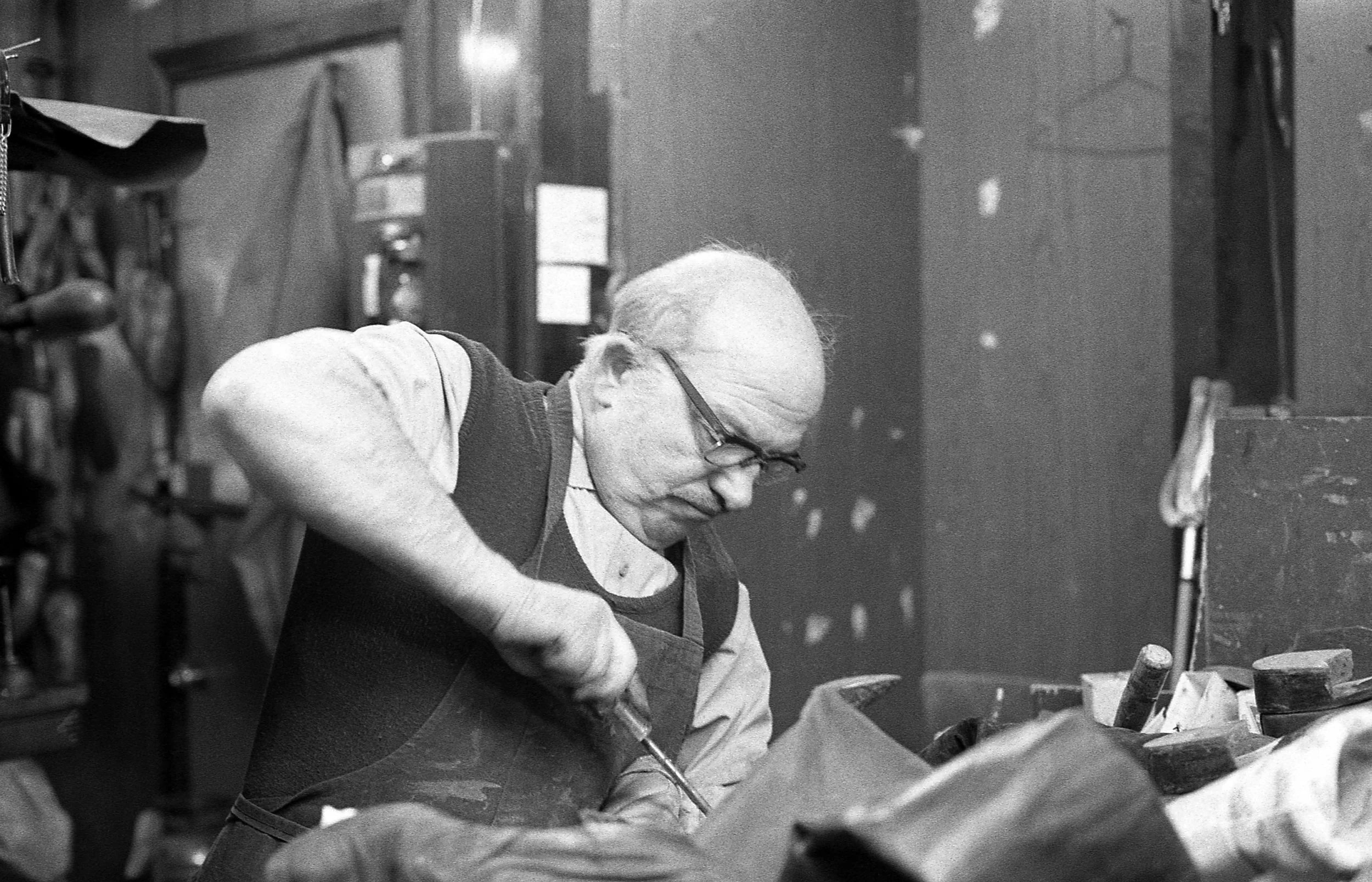Shoemaker / Cordonnier - 1980