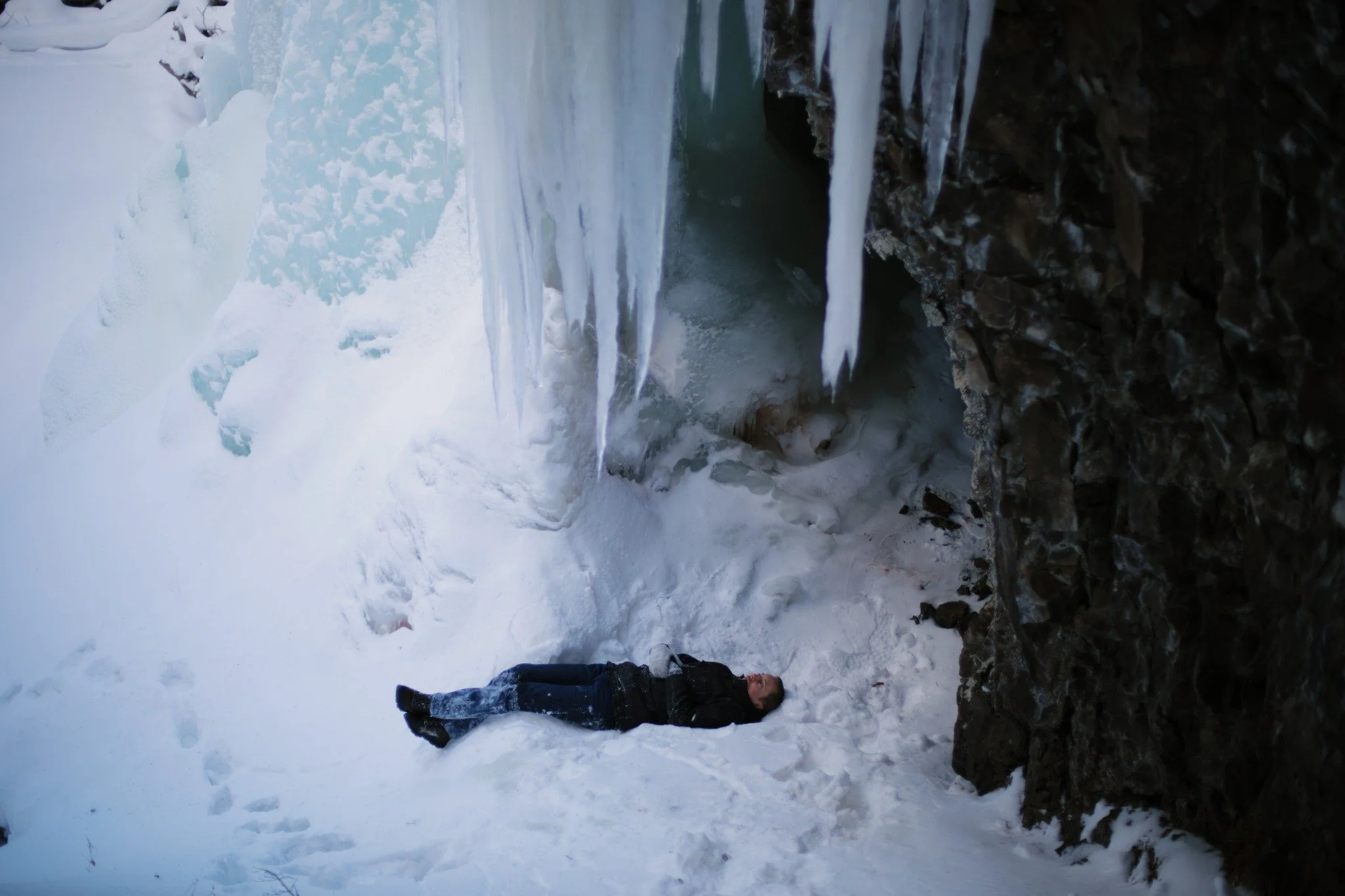 DOWNWARD DRAW &mdash;&mdash; Waiting for spring to break is a state of mind I try to avoid. It often comes almost by surprise anyhow, after heavy rain or a stretch of days when the nights stop falling below freezing. But the woods is slow to shake. D