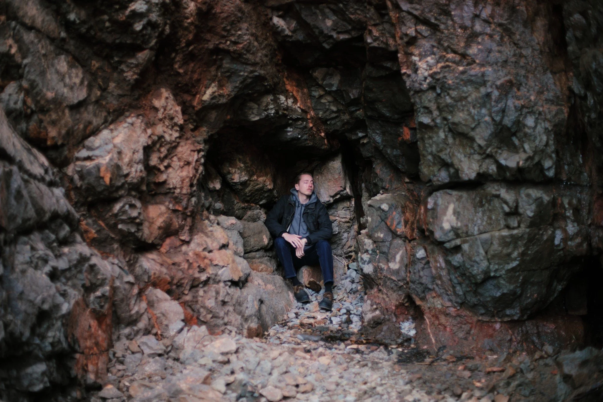 PENINSULAR

there's a blockade on this border
I was born on the wrong side of
a painful peninsular paradise
that fits me like a fingerless glove
I can't wear them when it's cold
can't hold your hand so tight
I can't read your language
when you're sta