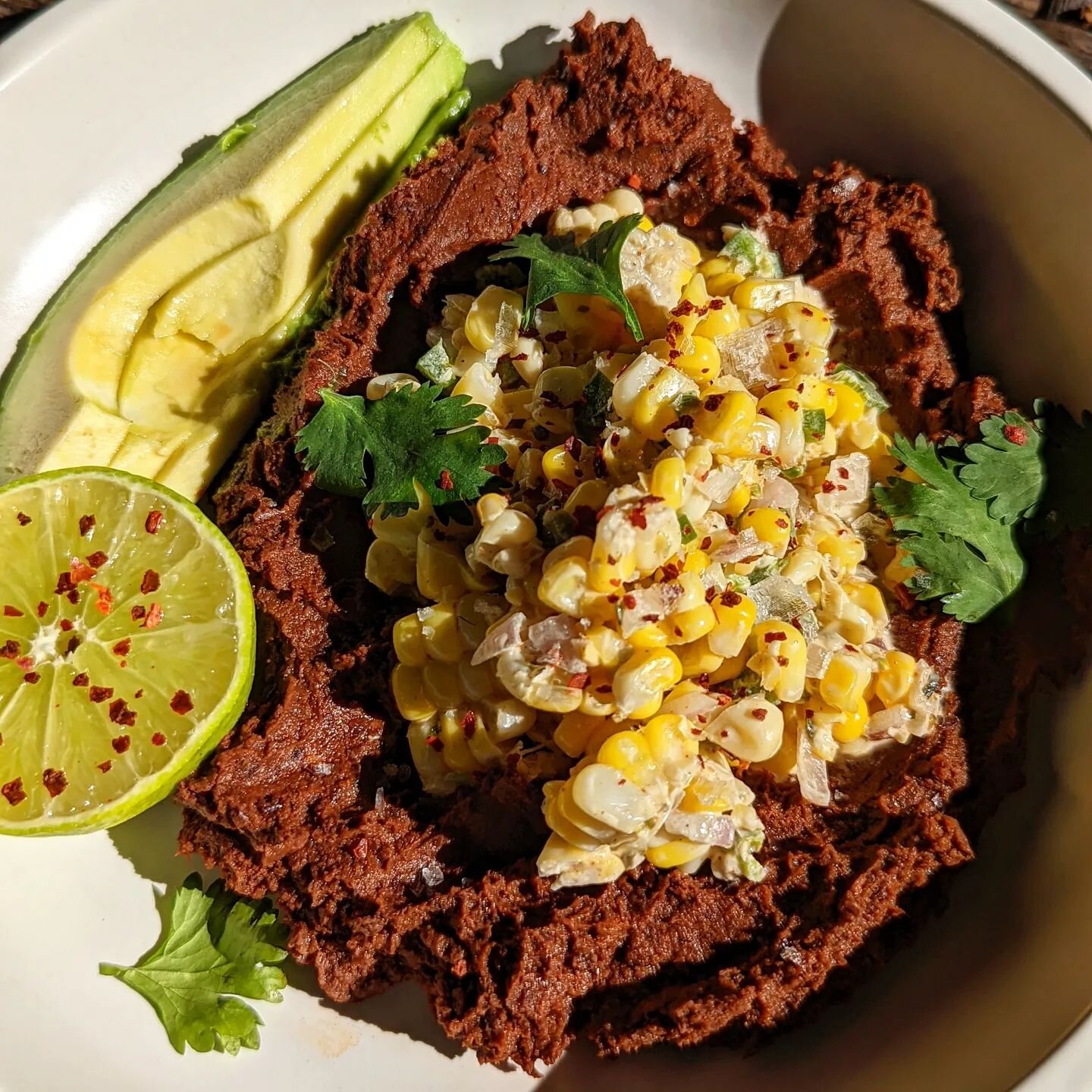 🚨 NEW DIP ALERT 🚨

Our Ancho Black Bean dip has officially launched! Another unique, flavourful dip, this recipe blends together black beans, ancho chili, onion, lime juice, avocado oil, garlic (obvi), cumin, tarragon and sea salt. Whether the star