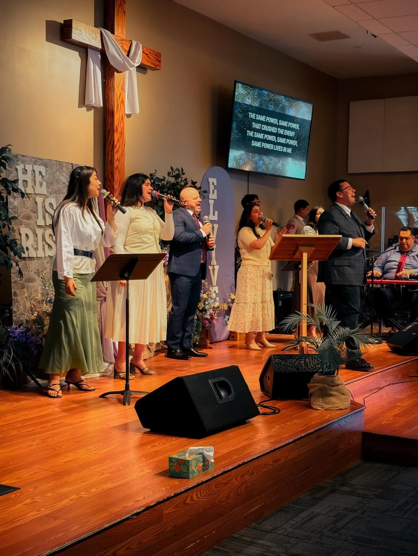 More moments from our Resurrection Sunday Service 🤍⛪️🕊️

M&aacute;s momentos de Domingo de Resurrecci&oacute;n 
🤍⛪️🕊️