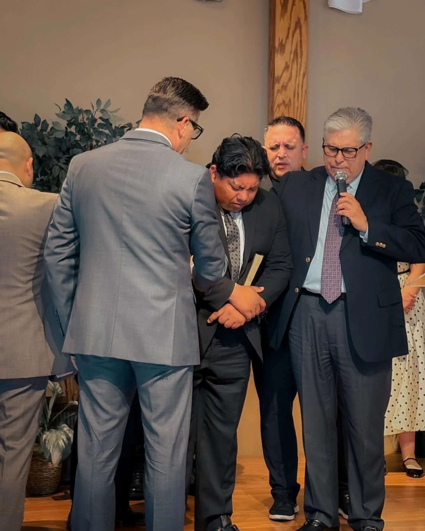We celebrate God&rsquo;s faithfulness as we welcome our newest ordained minister, Misael Santos! 
Congratulations on your calling and commitment!

Celebramos la fidelidad de Dios al dar la bienvenida a nuestro nuevo ministro ordenado, Misael Santos!
