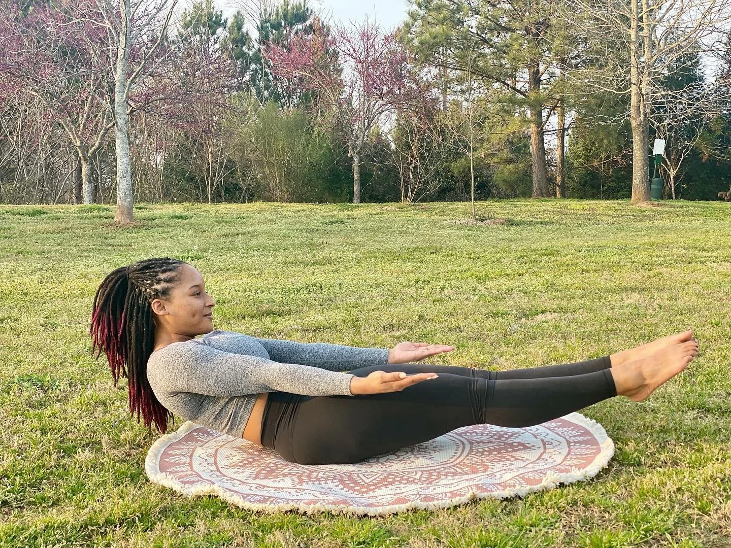 Today for the #bwycspring21 challenge we are in seated poses. A good boat pose never hurt anyone! For #navasana you can place your hands on your calfs or the ground beside you for more stability.