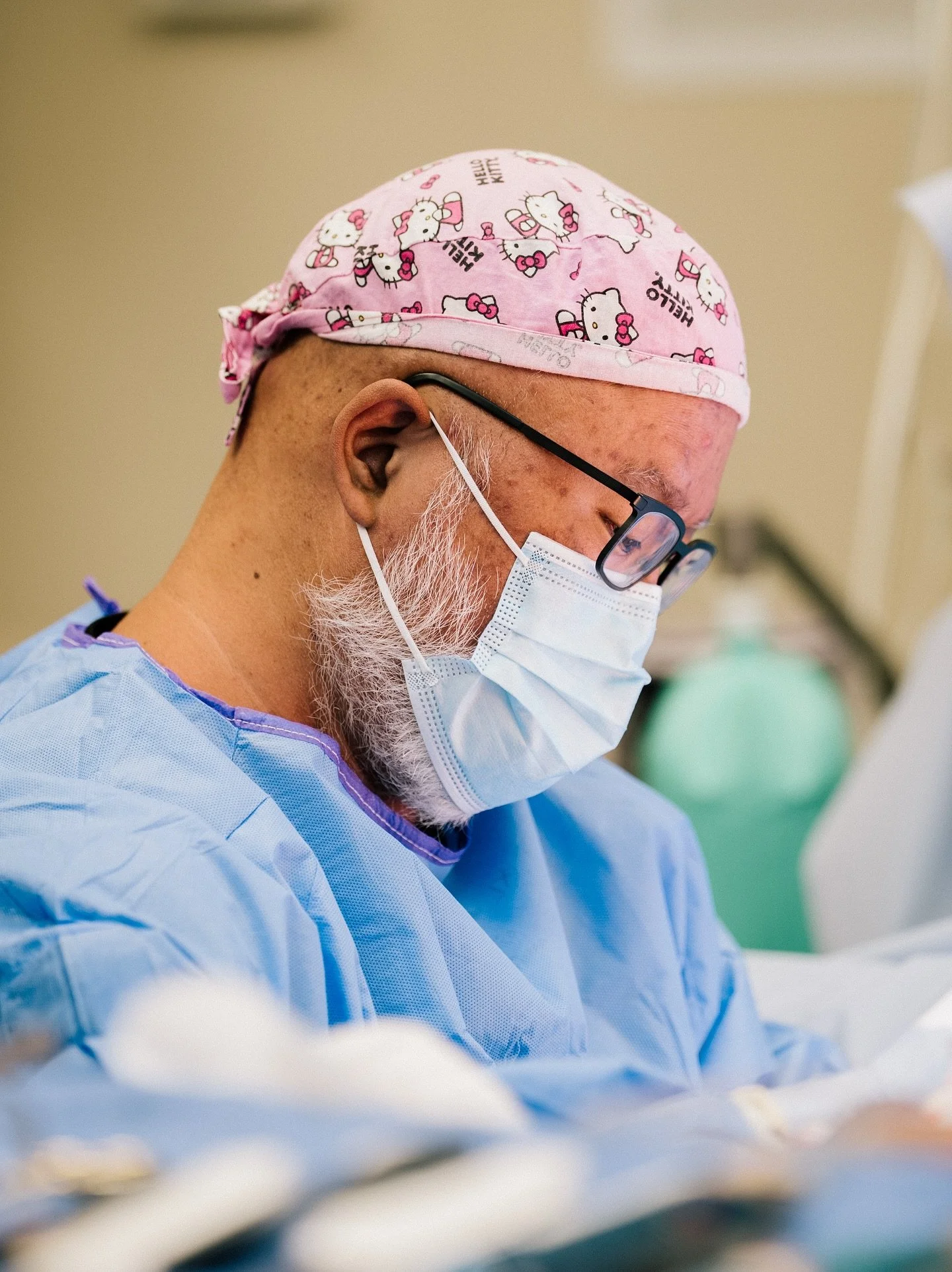 One thing about Dr. Lou&hellip; The Hello Kitty scrub cap always stays on! 🙂&zwj;↕️💗

We had the chance to see Dr. Lou in action as he performed an abdominoplasty, also known as a tummy tuck. From the incision site to creating a natural belly butto