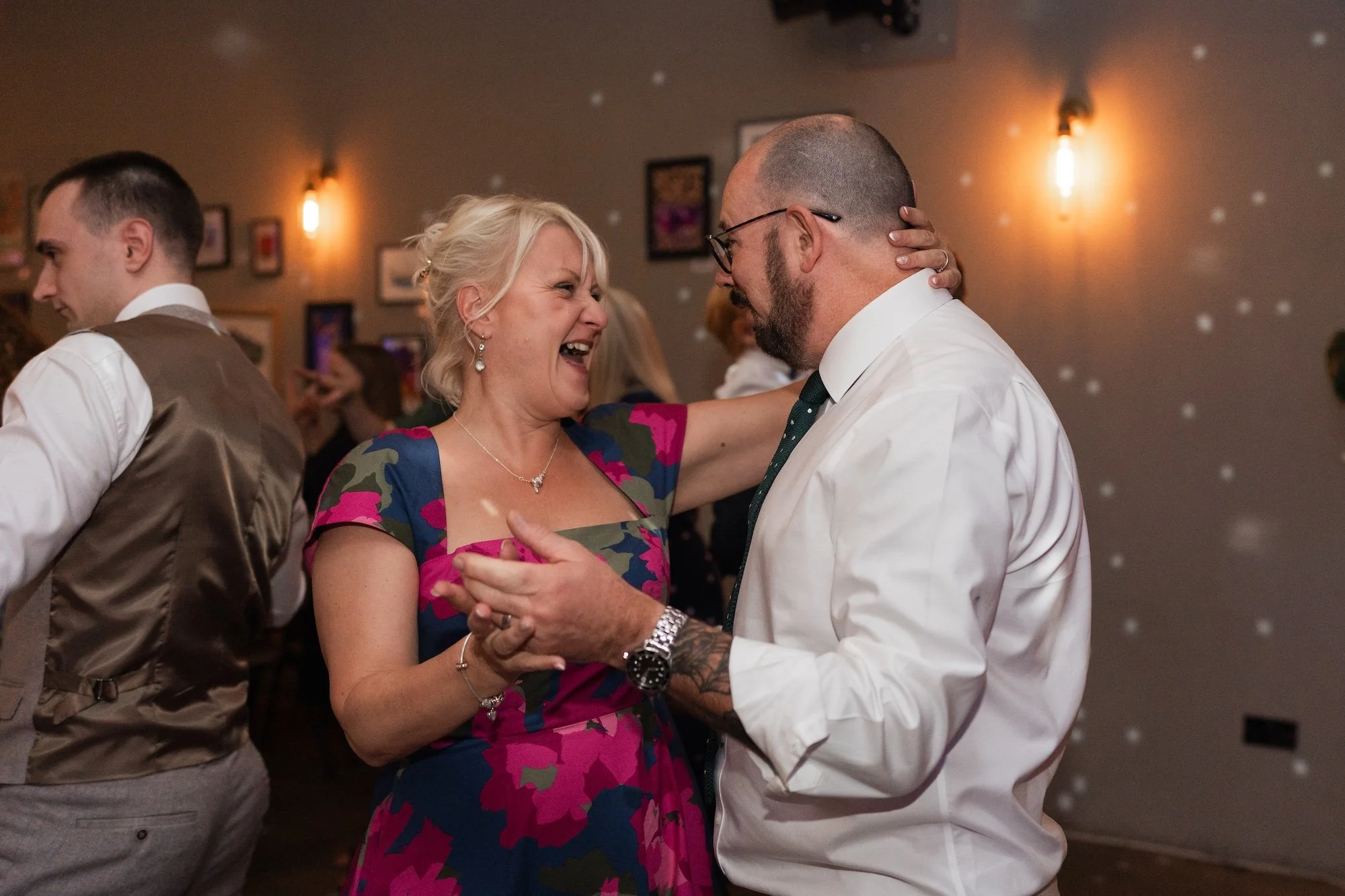 Beth & Carter - Full Circle Brewery - Laura Eddolls Photography -690.jpg