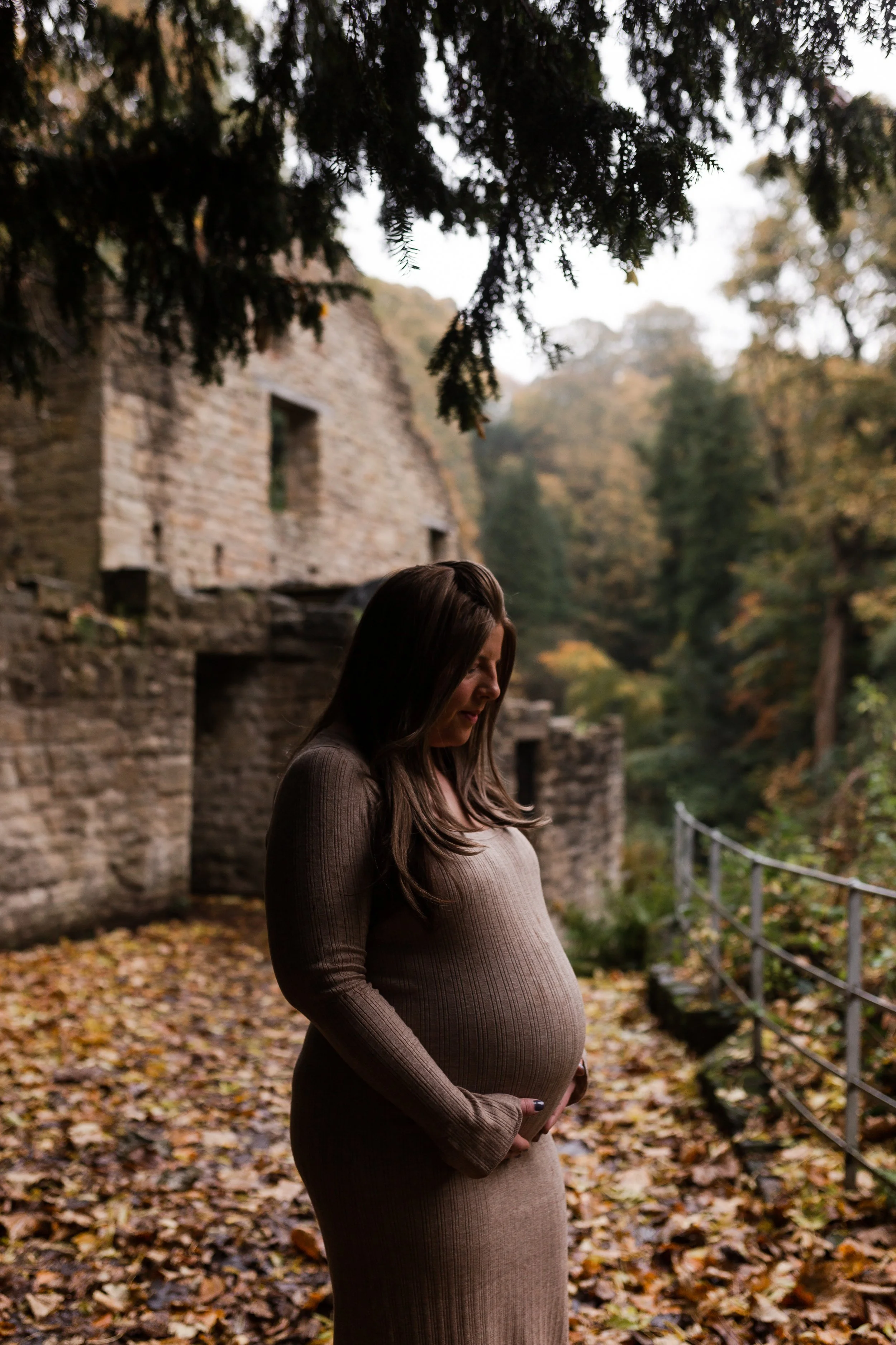 mother to be portraits outdoors jesmond dene