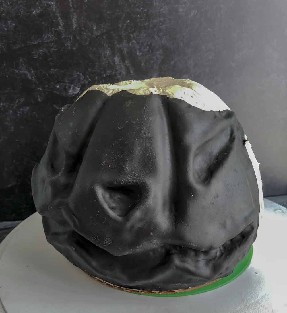 The first layer of fondant