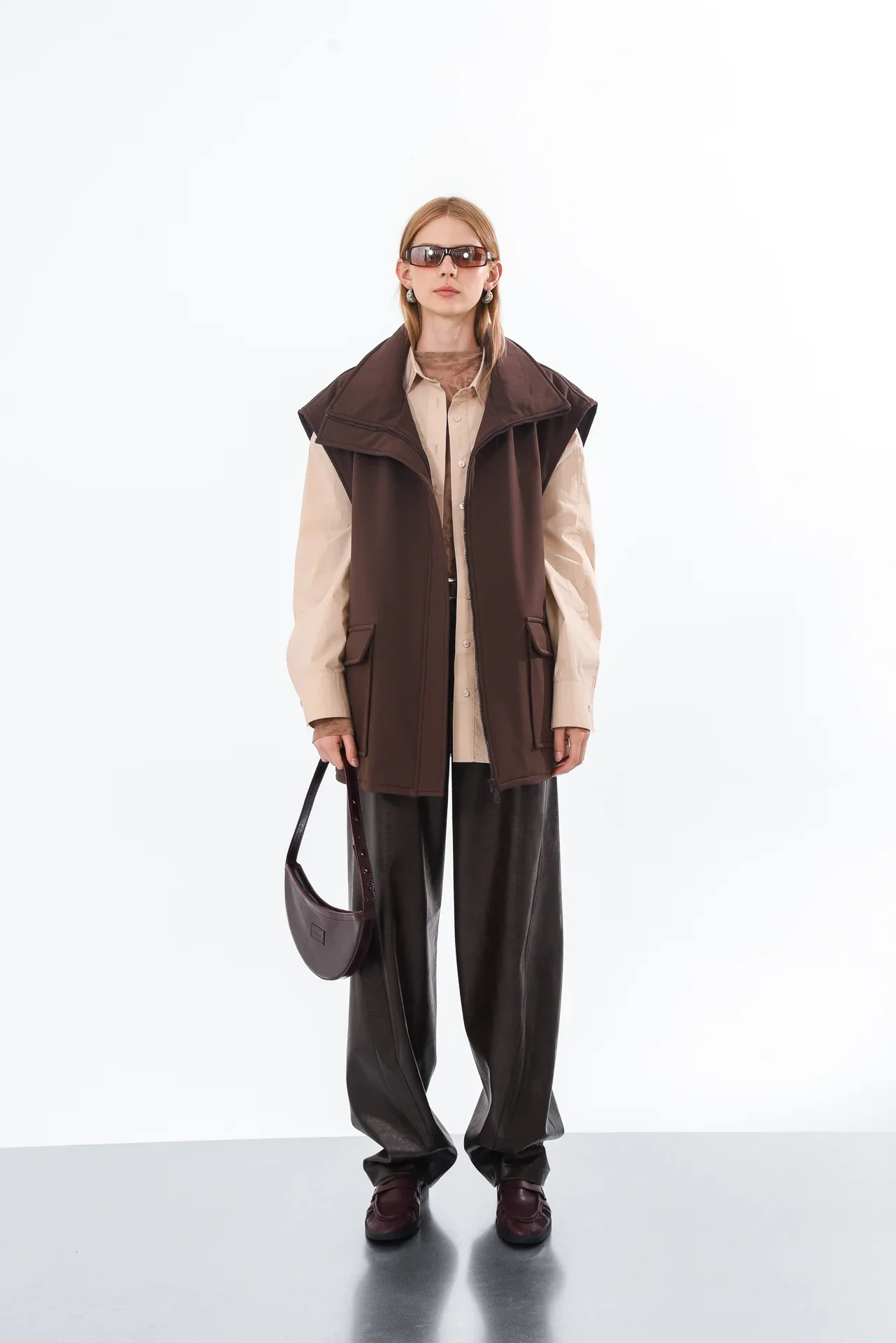 ARPYES KURO PUFFER VEST BROWN