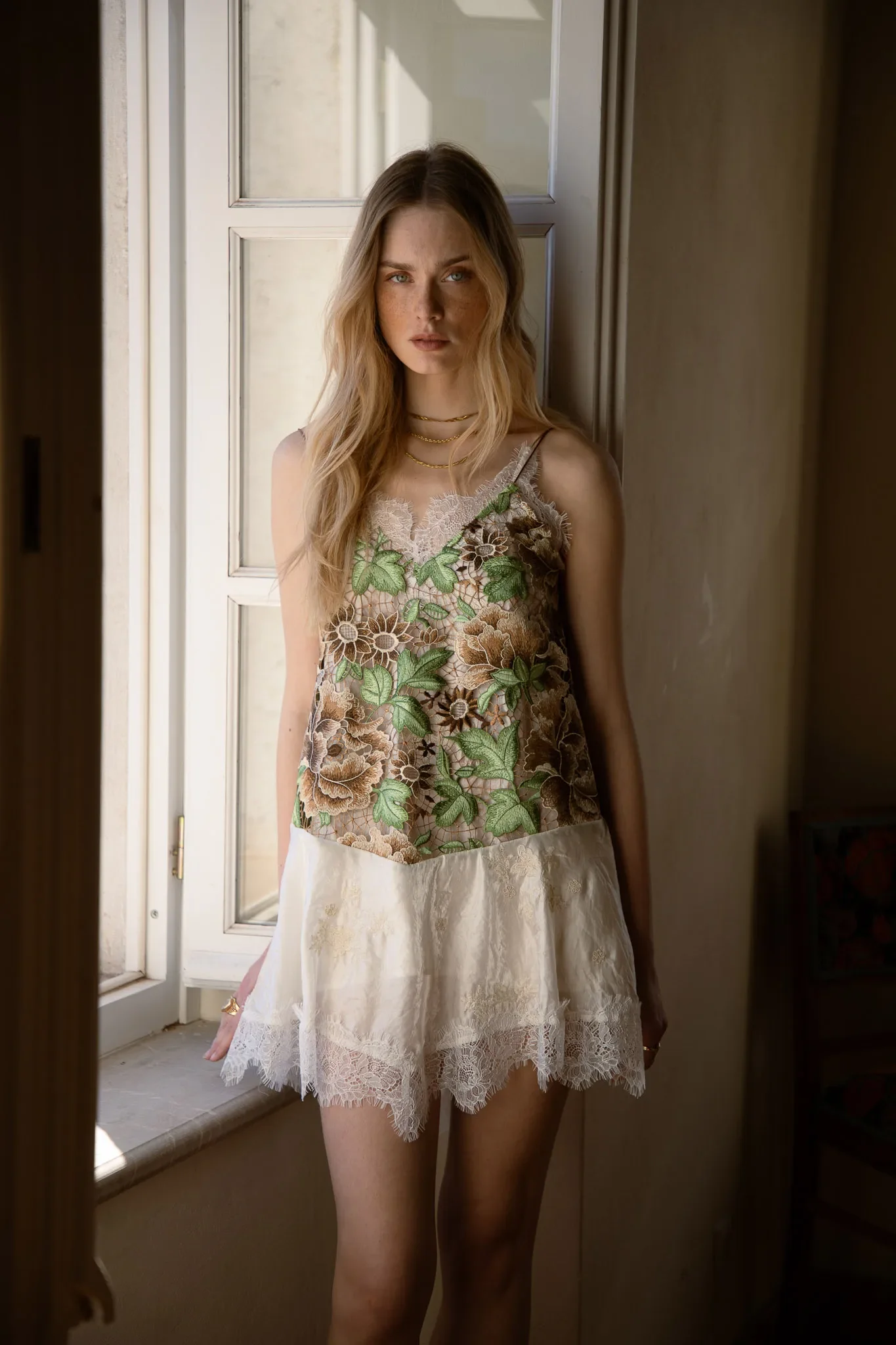 NIDODILEDA THRESHOLD TOPDRESS SATIN FLORAL CROCHET