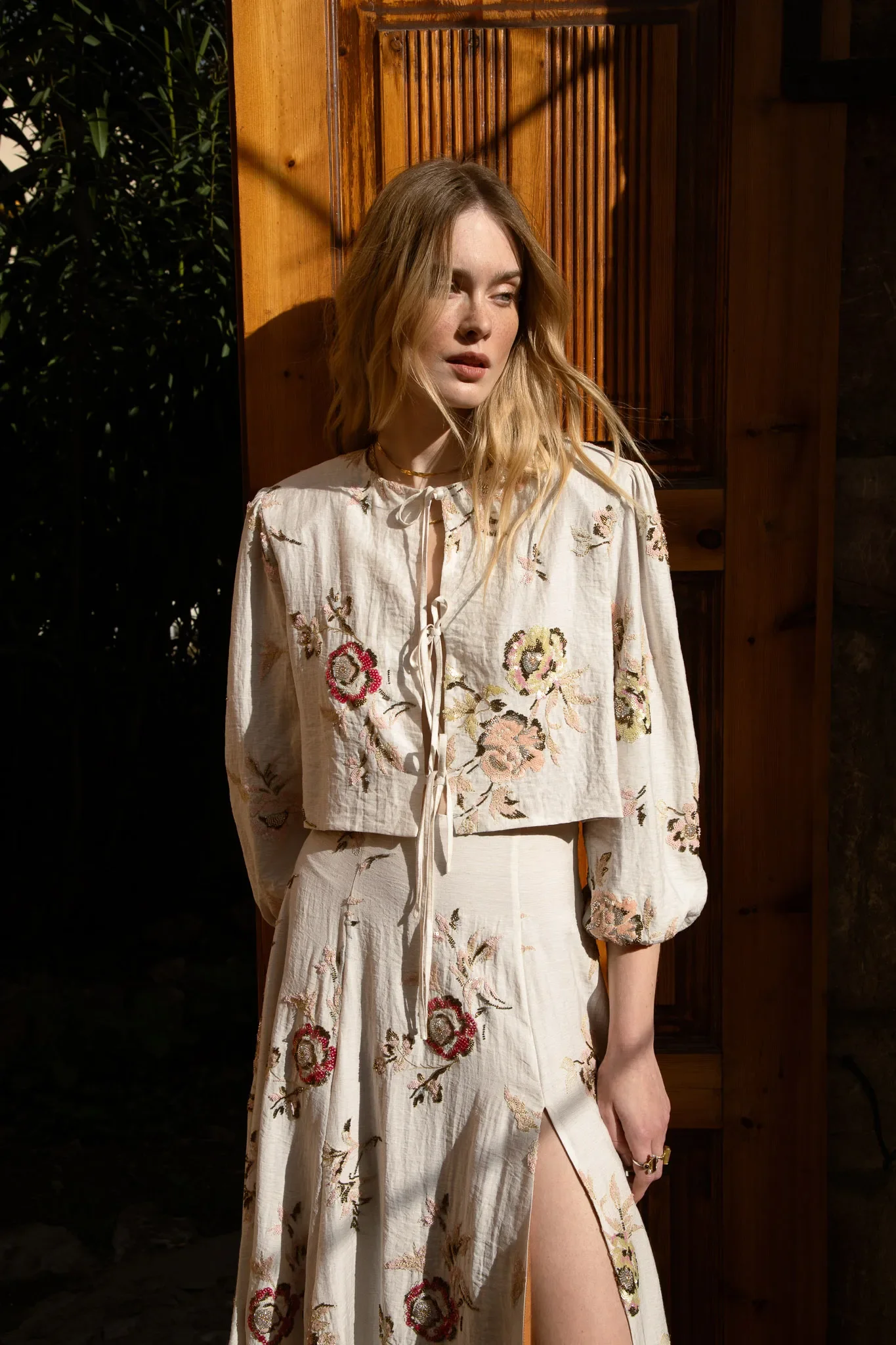 NIDODILEDA ALONG TOP FLORAL BEADED CROCHET EMBELLISHED