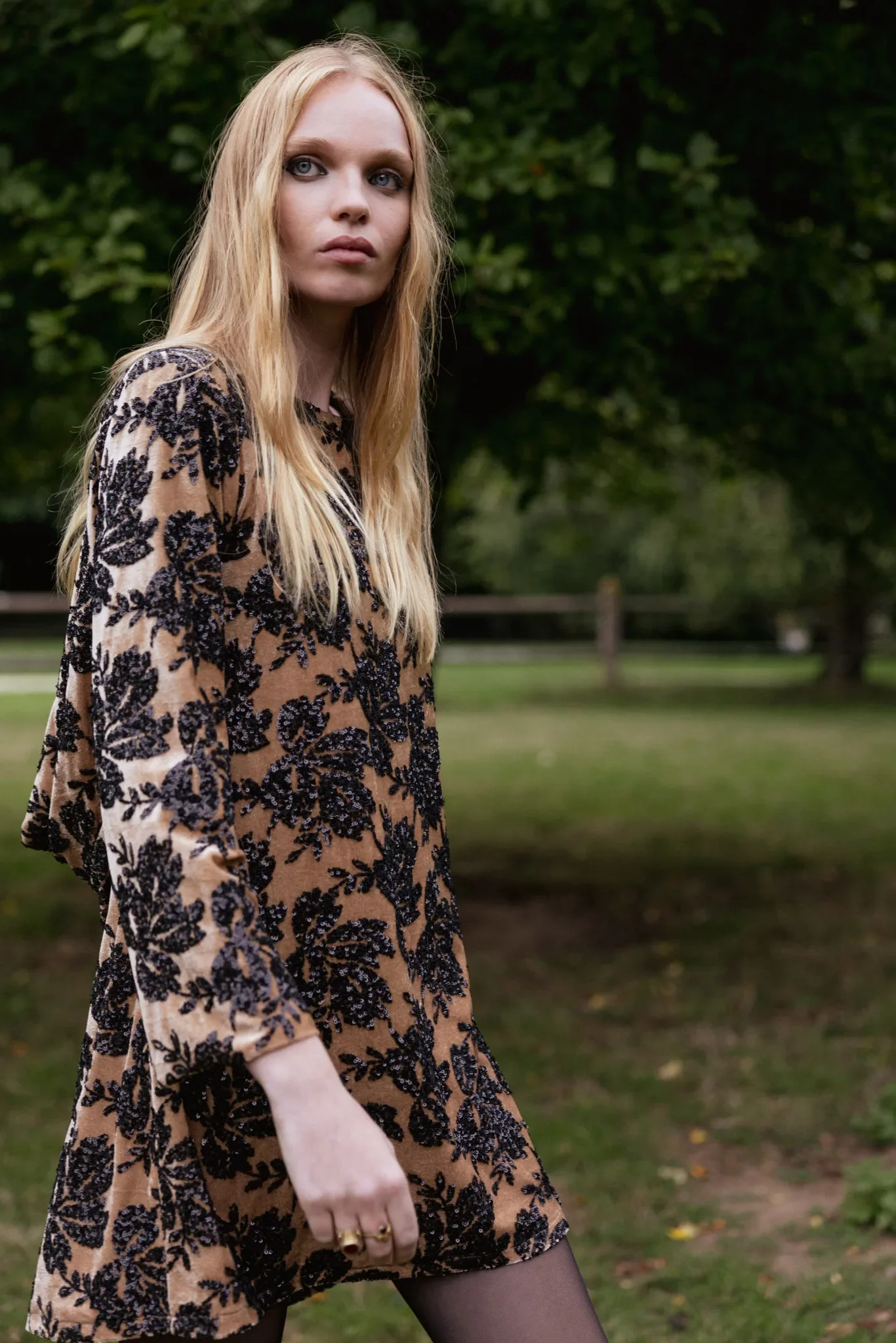 NIDODILEDA DHAVAL DRESS VELVET FLORAL SEQUINED