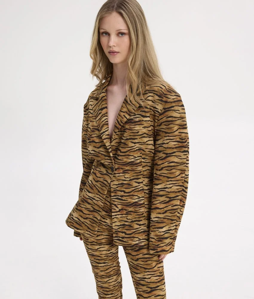 kelly-blazer.jpg