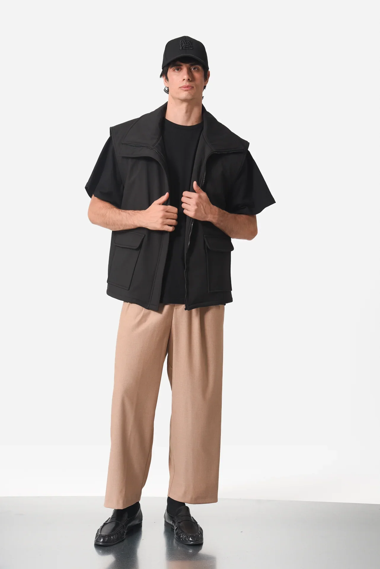 ARPYES KURO PUFFER VEST BLACK