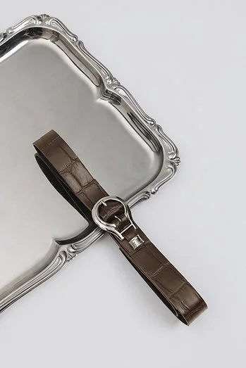 "Middle of the road" leather belt
