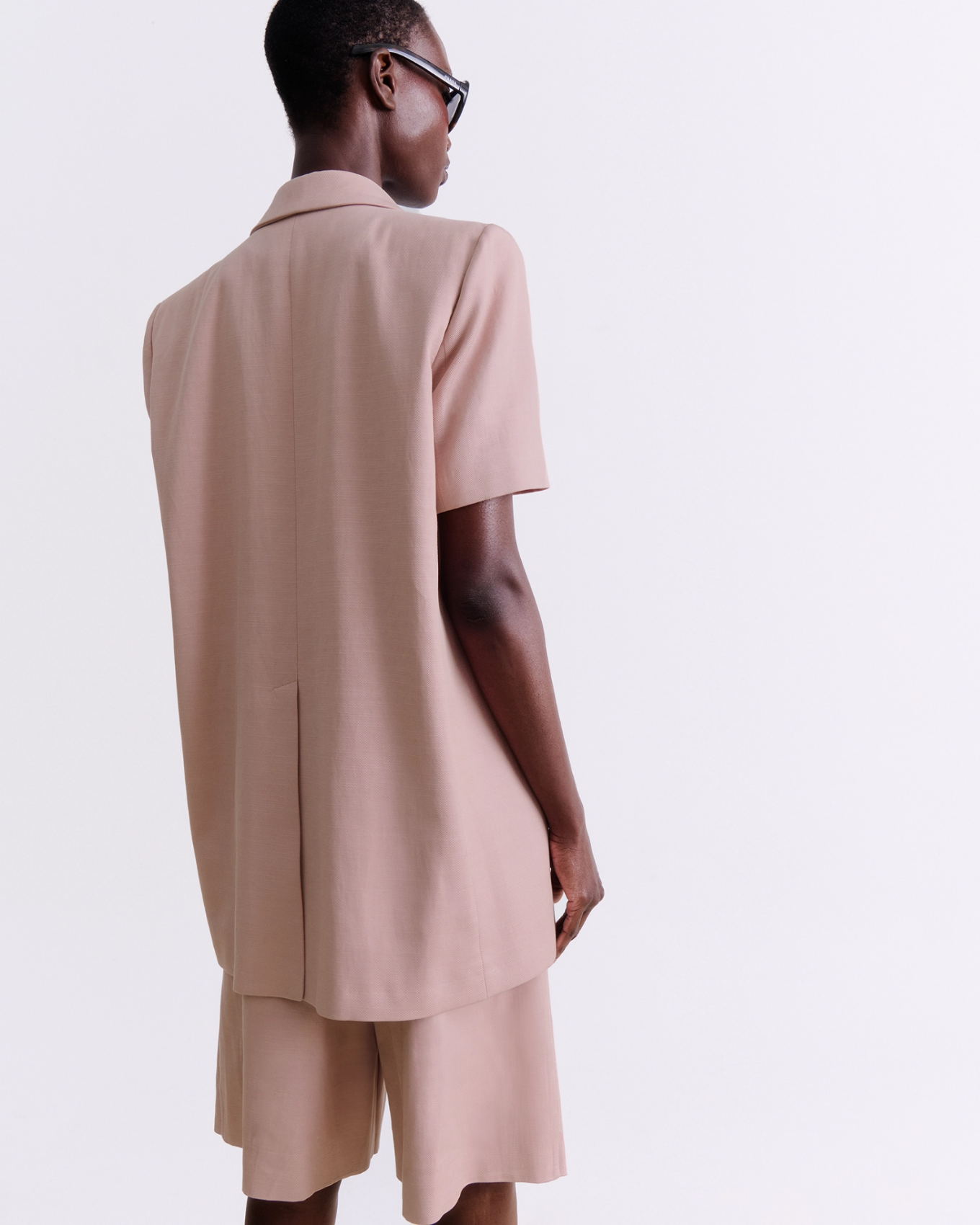 0018387_blush-short-sleeve-tailored-blazer_1700.webp