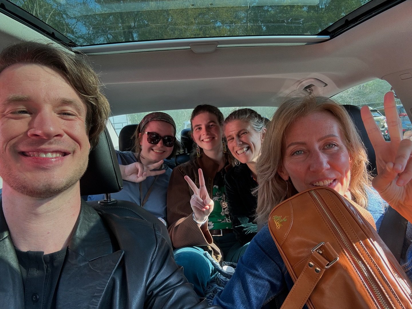 Get in! We&rsquo;ve got music to make! ⁣
🪄⚡️✨⁣
Who&rsquo;s ready for an awesome year?⁣
What goals do you have?⁣
What do you want to create? For yourself? For others?⁣
How can you surround yourself with inspiring people who lift you up and inspire yo