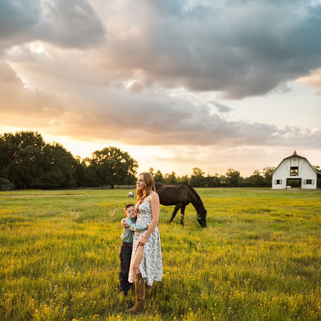 Mommy and me-farm photos-Tomball, Texas.jpg