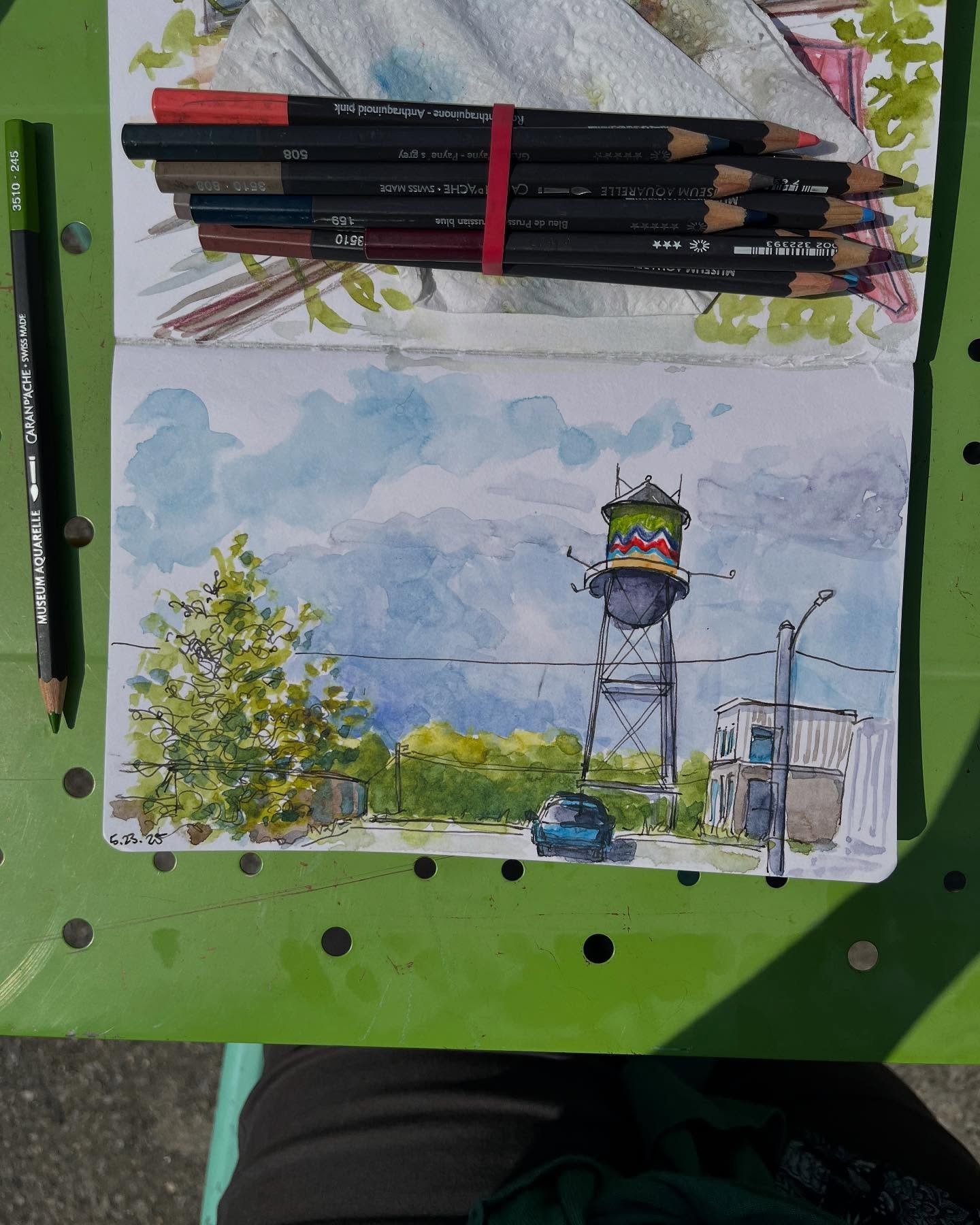 More cupcake therapy @muddysbakeshop @broadavearts #urbansketch #urbansketchers #sketchbook #inkandwatercolor #inkandwash #carandache #midtownmemphis #urbansketching #walktosee