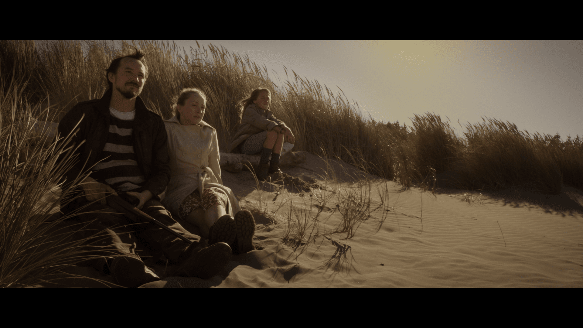 On_the_beach_group_009120.png