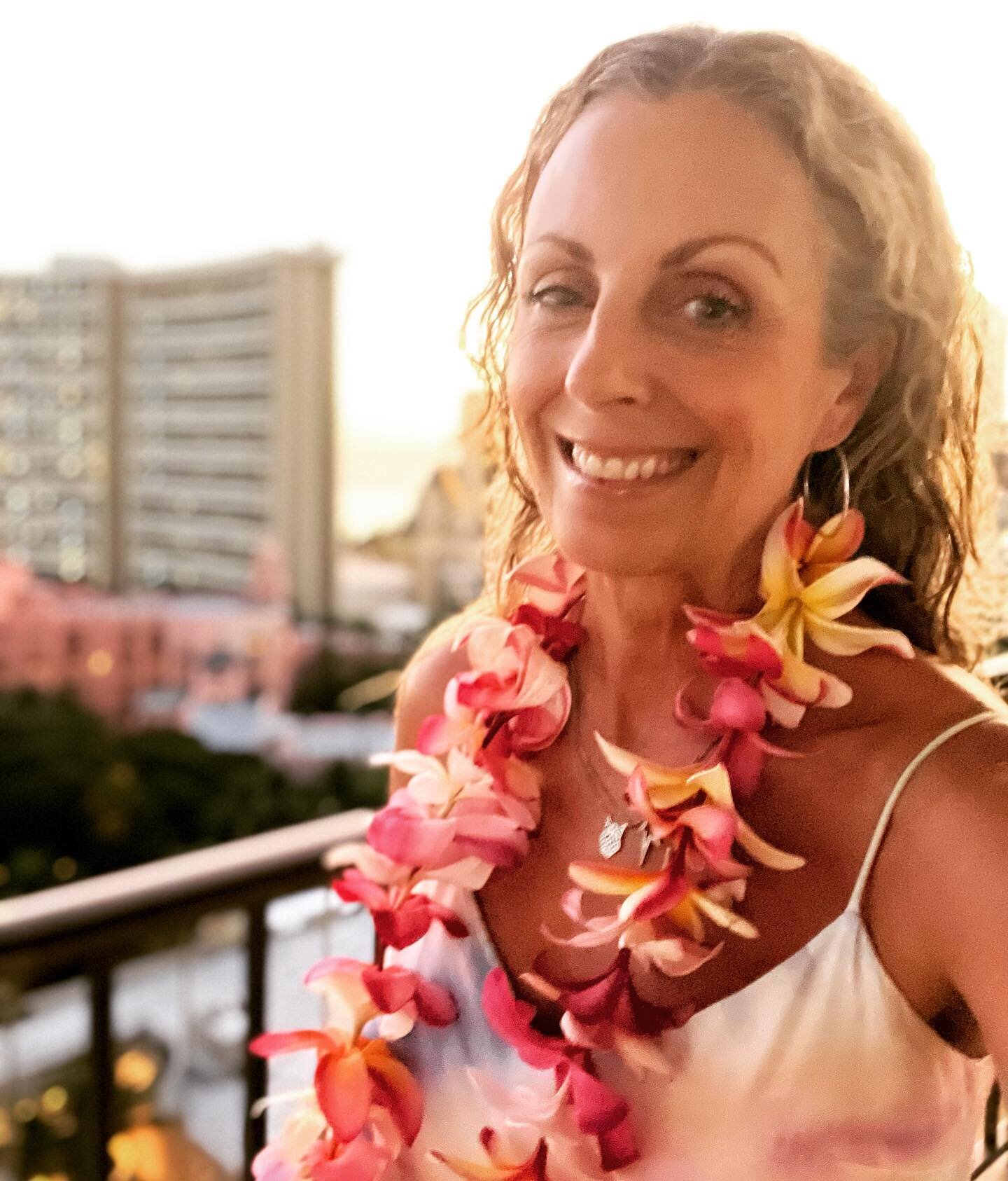 Almost at the end of a sublime two weeks in paradise&hellip;. Honolulu has really delivered- with perfect weather, a turquoise ocean, abundant Frangipani &amp; the best people watching ever. The @waikikibeachcomber hotel has been amazing &amp; highly