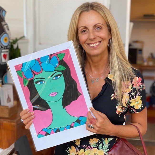 My &quot;Veronica&quot; print is a great way to add some colour to your walls 🌸🌸available at @artcollectivenz #nikkilovrichart #popart #tropicalart #originalart #colourfulart #hawaiiangirl