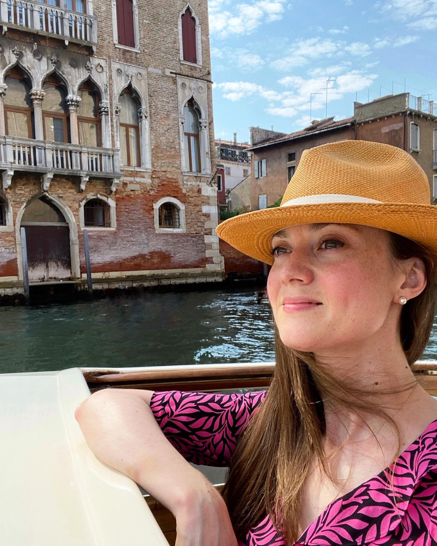 Looking to the horizon with hope and excitement for all that is to come in 2022! Wishing you all a happy and healthy new year, filled with beauty and adventure! 💖🌟