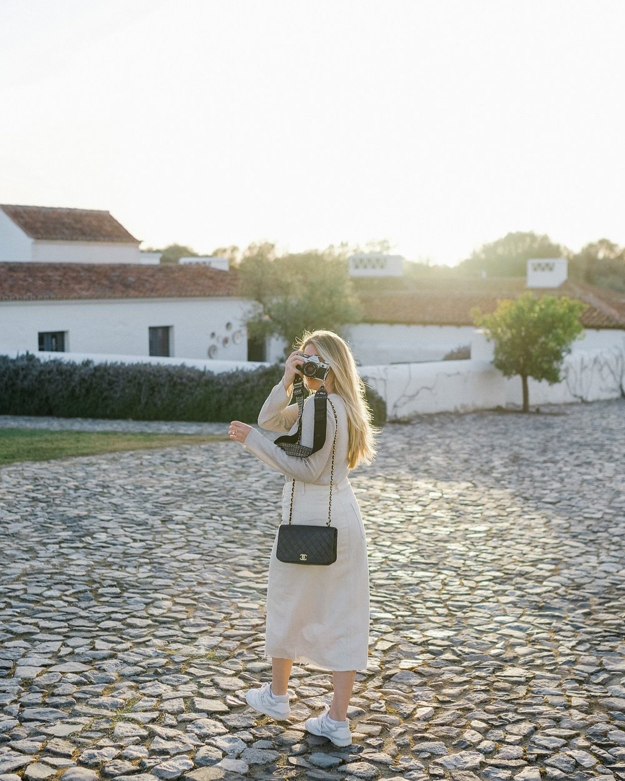 Have camera, will travel 🎞️🌿

Thanks to @johnwilke for this cute pic of me last spring at @sao_lourenco_do_barrocal 🤍

//

#portugalwedding #portugalweddingphotographer #s&atilde;olouren&ccedil;o #saolourencodobarrocal #lisbonweddingphotographer #