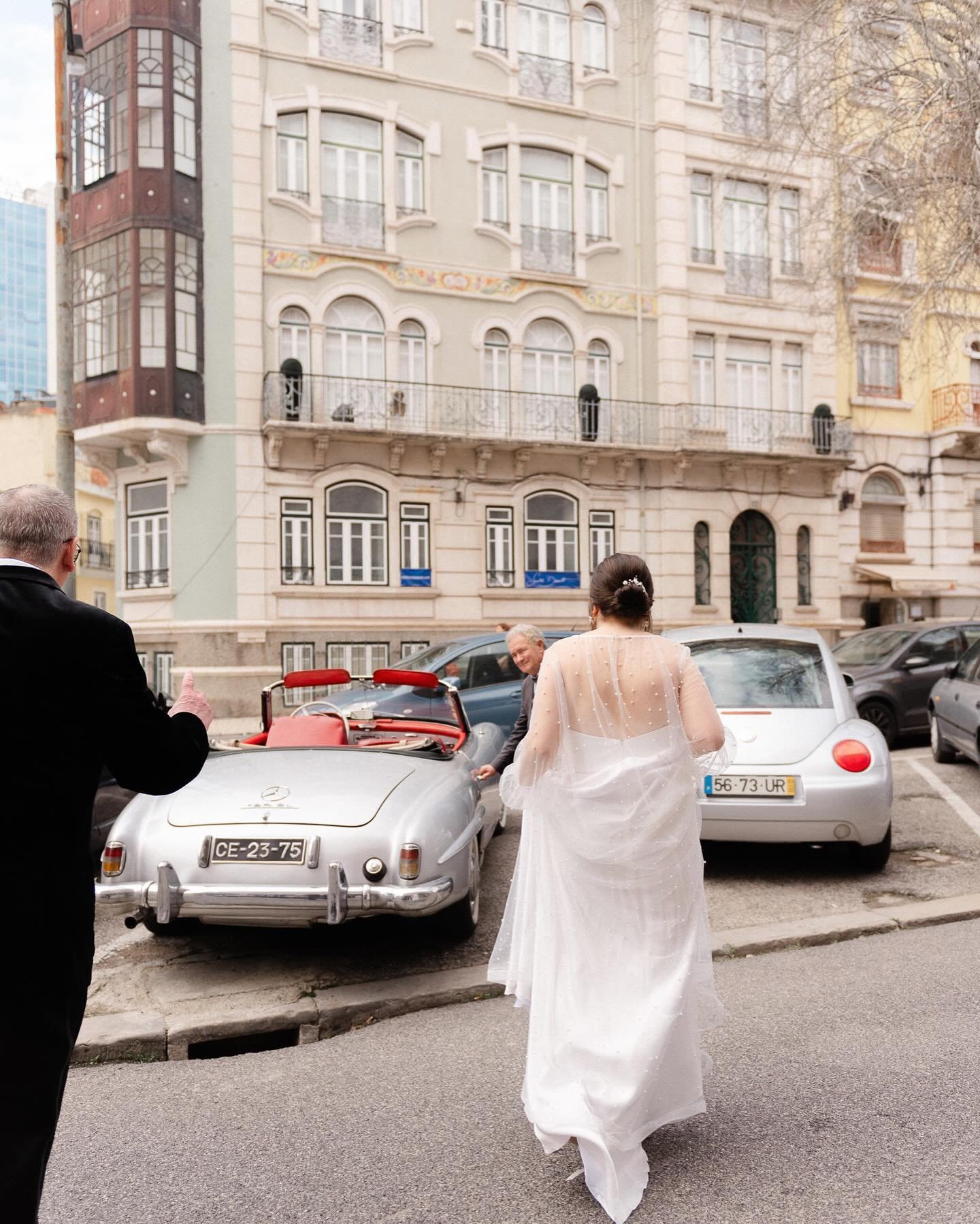 Amalia in Lisbon // on the way to the ceremony in a vintage Mercedes convertible 🤍

Photography: @elizabethpishalphoto
Planning: @events.somethingborrowed
Videography: @vanessaivofilms
Stationery: @inloveweddings
Florals: @martinsalvesdecoracoes
Mak