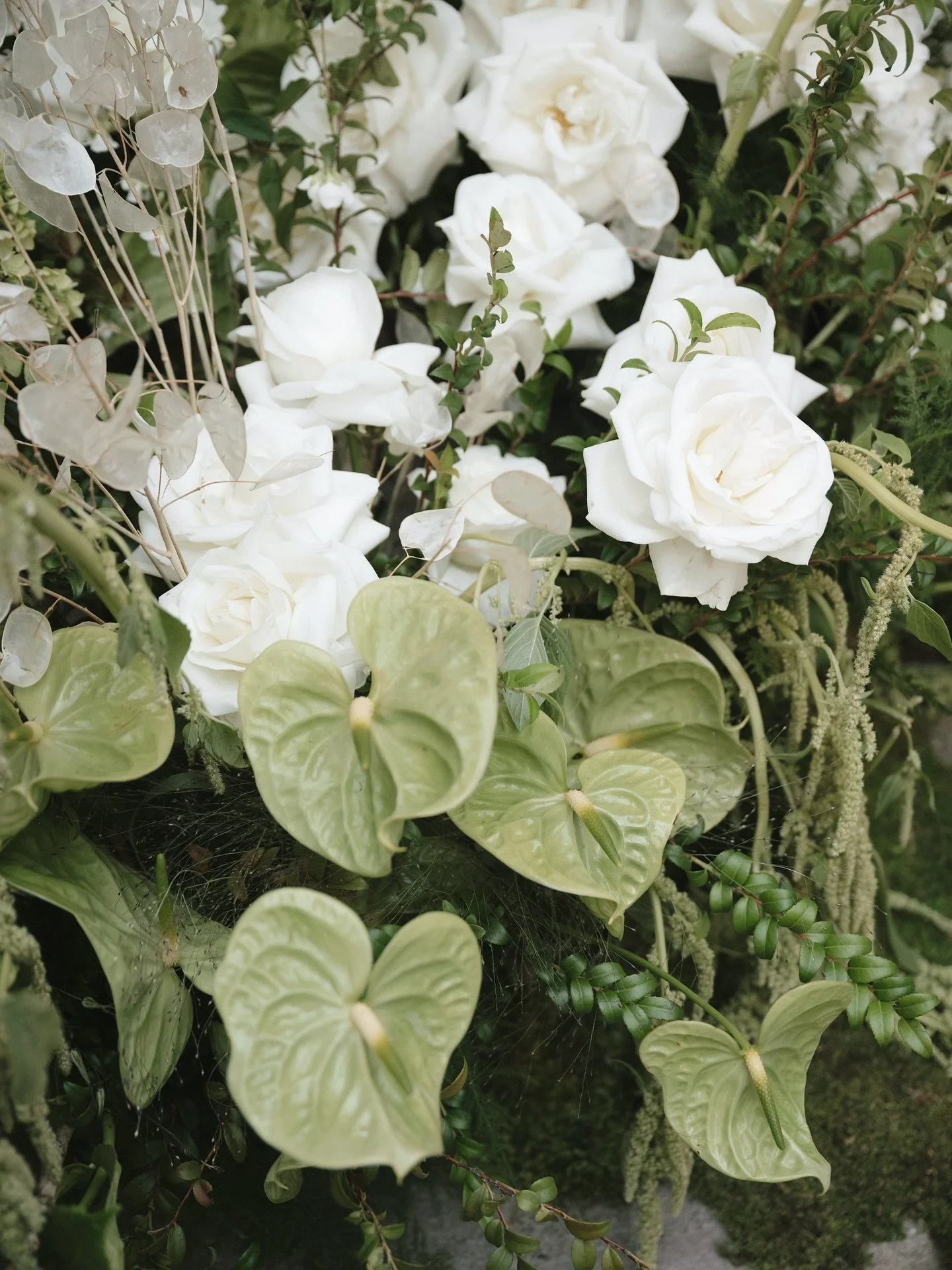 A whimsical, yet timeless series of ceremony florals by @maiden.flora 🌿 🎞️ 

Planning &amp; Design: @willaviaweddingco 
Photographer: @elizabethpishalphoto
Venue: @floodmansion
Florals: @maiden.flora
Catering: @jessicalaskycatering
Beauty: @ravenre