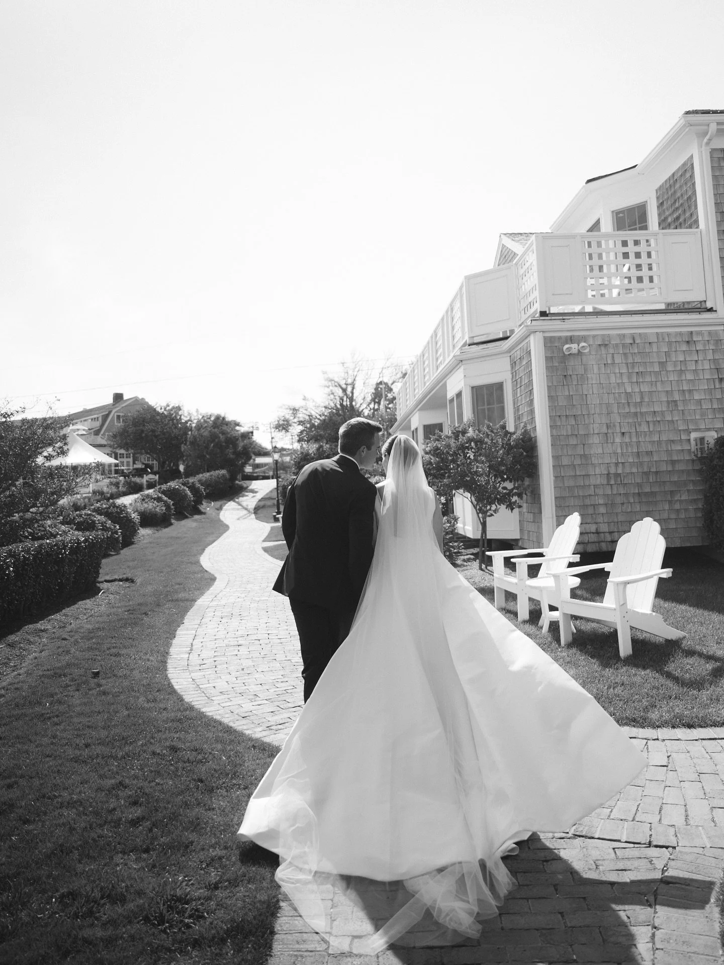 Sweet strolls on the Cape 🤍🌊

Venue: @chathambarsinn 
Planning: @jyldeering 
Photography: @elizabethpishalphoto 
Beauty: @staceykuehnhair @lizomalleymakeup 
Florals: @americanstems
Video: @merrimentfilm 

//

#chathambarsinnwedding #chathambarsinn 
