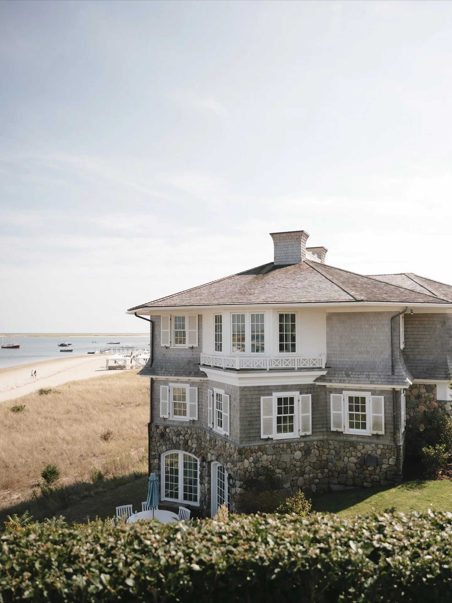 So long, sweet summer 🌊🌾

Venue: @chathambarsinn 
Planning: @jyldeering 
Photography: @elizabethpishalphoto 
Beauty: @staceykuehnhair @lizomalleymakeup 
Florals: @americanstems
Video: @merrimentfilm 

//

#chathambarsinn #chathambarsinnwedding #cap