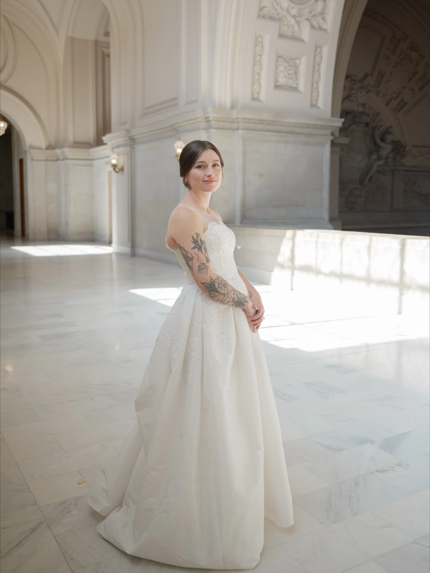 The ethereal Jade in her mother&rsquo;s wedding dress 🤍

//

#sfcityhallweddingphotographer #sfcityhallwedding #sanfranciscocityhall #civilceremony #courthousewedding