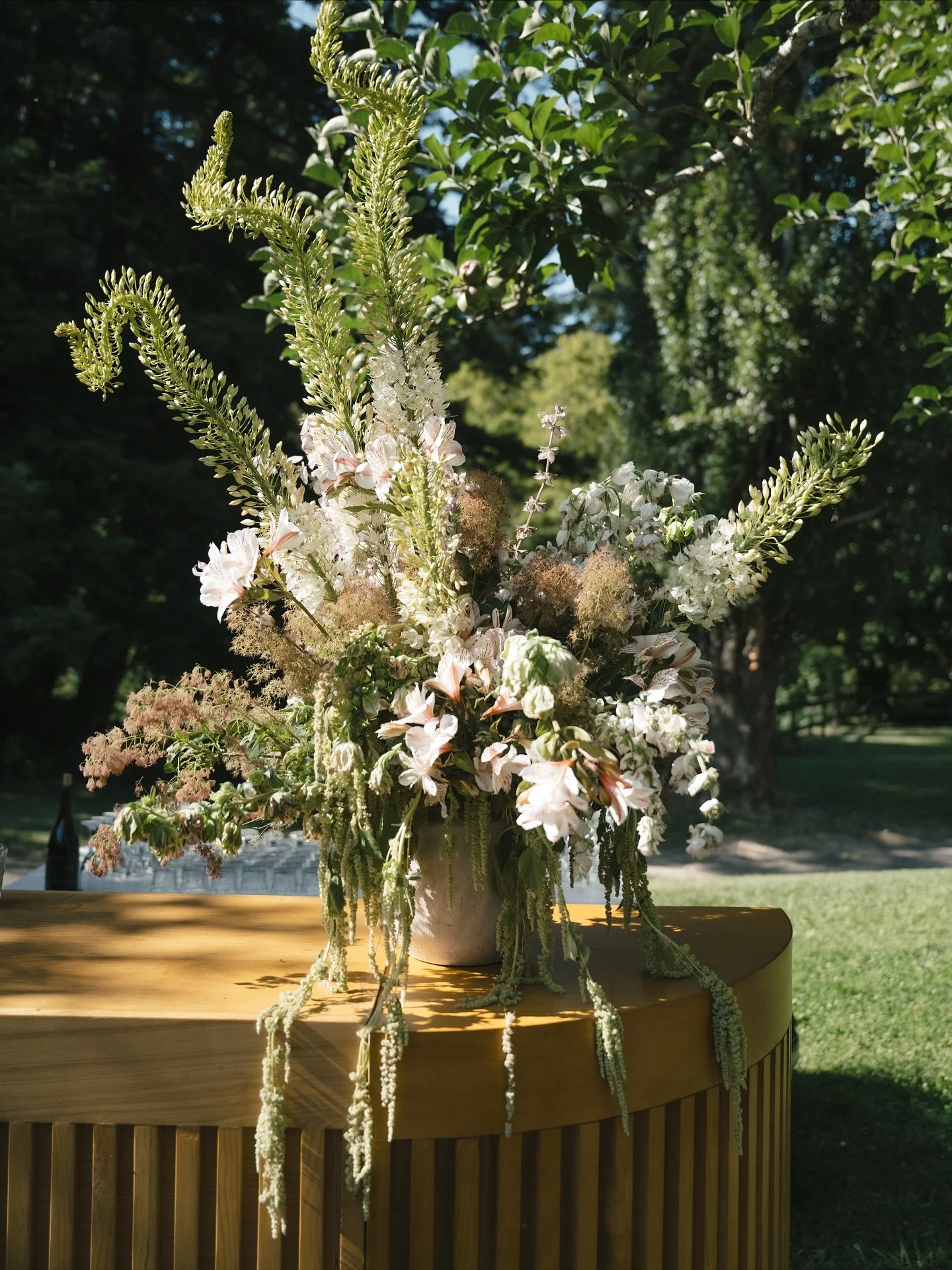 Statement florals!!! 🤩🪴 

As seen on @caratsandcake ✨ 

Planning Design &amp; Style&nbsp;@boheme_events_ Venue&nbsp;@dawnranch Photo&nbsp;@elizabethpishalphoto Band&nbsp;@dartcollective Rentals&nbsp;@foundrentalco&nbsp;&nbsp;@encoreeventsrentals&nb