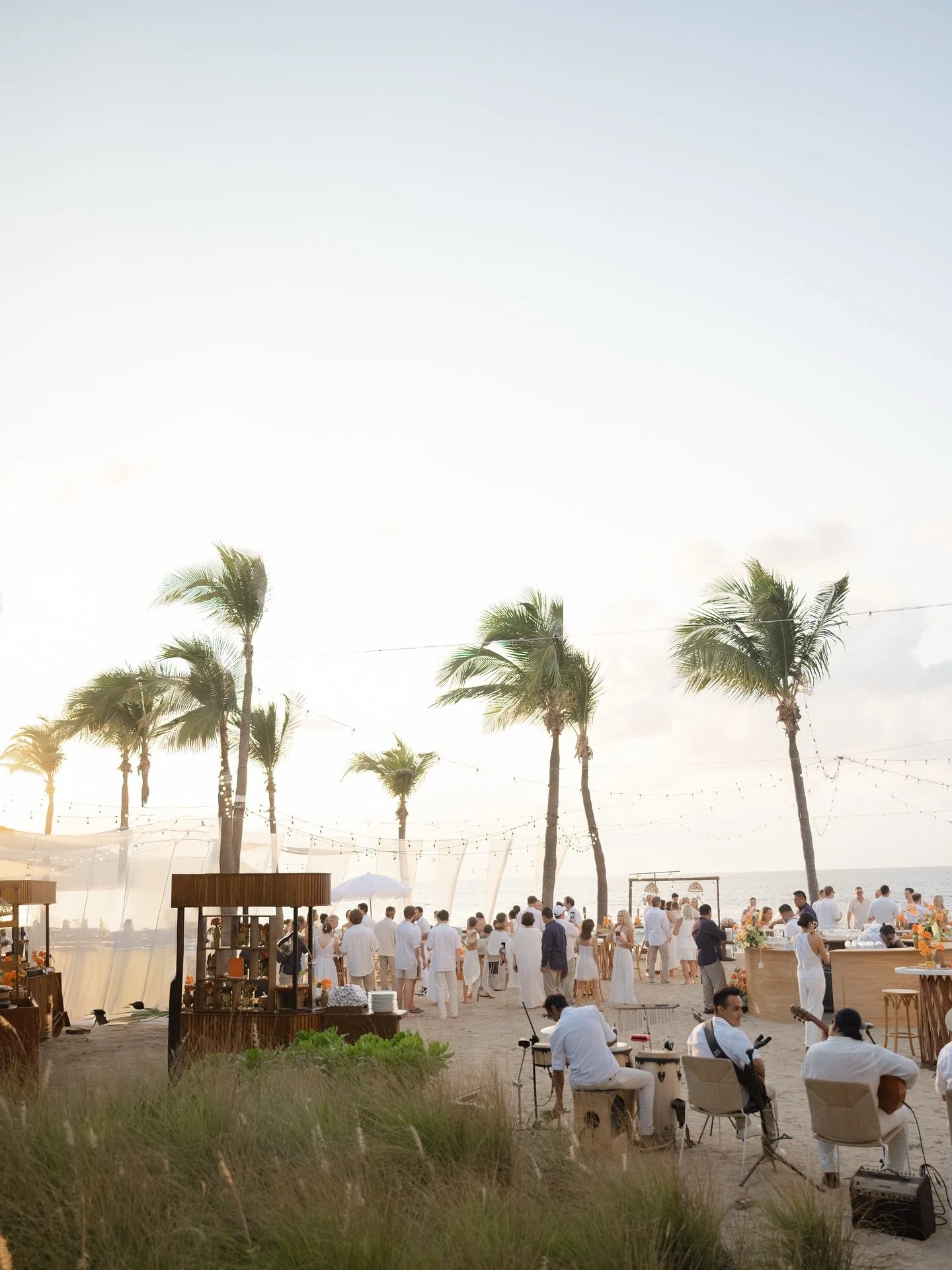 &iexcl;Bienvenidos a M&eacute;xico! 🌴🍹 

Scenes from Mary &amp; James&rsquo; white party to kick off their wedding weekend in Punta de Mita 🤍

Planning:&nbsp;@thedazzlingdetails
Photography:&nbsp;@elizabethpishalphoto
Content:&nbsp;@filmedbyfini
V
