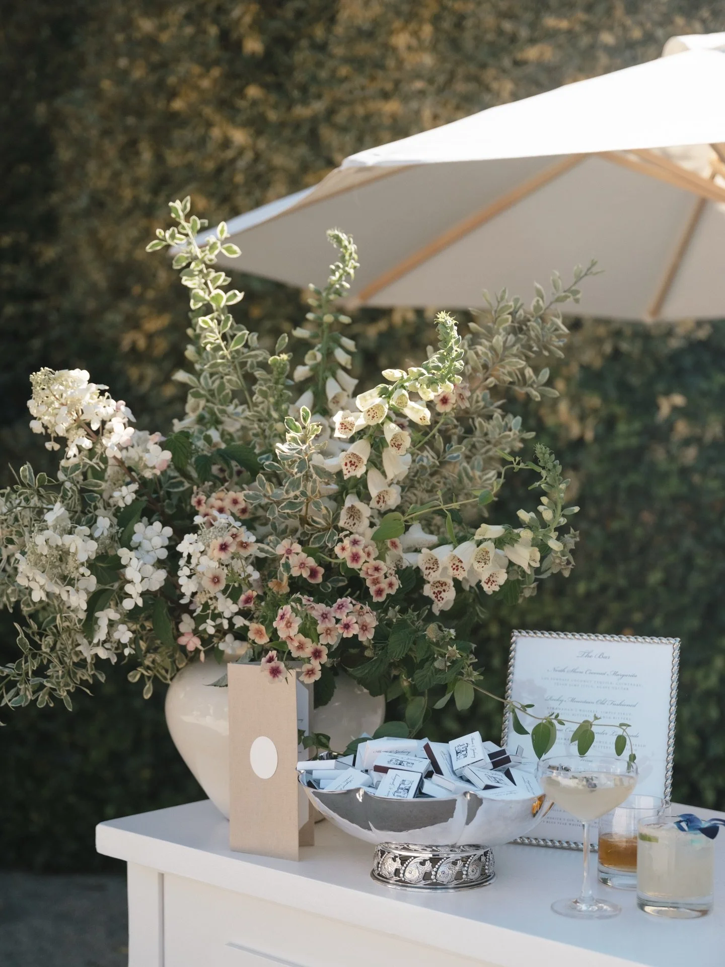 Cocktail hour in Carmel Valley 🥂

Shot for @kristakphotos

//

#carmelweddingphotographer #carmelwedding #carmelvalleywedding #santabarbaraweddingphotographer