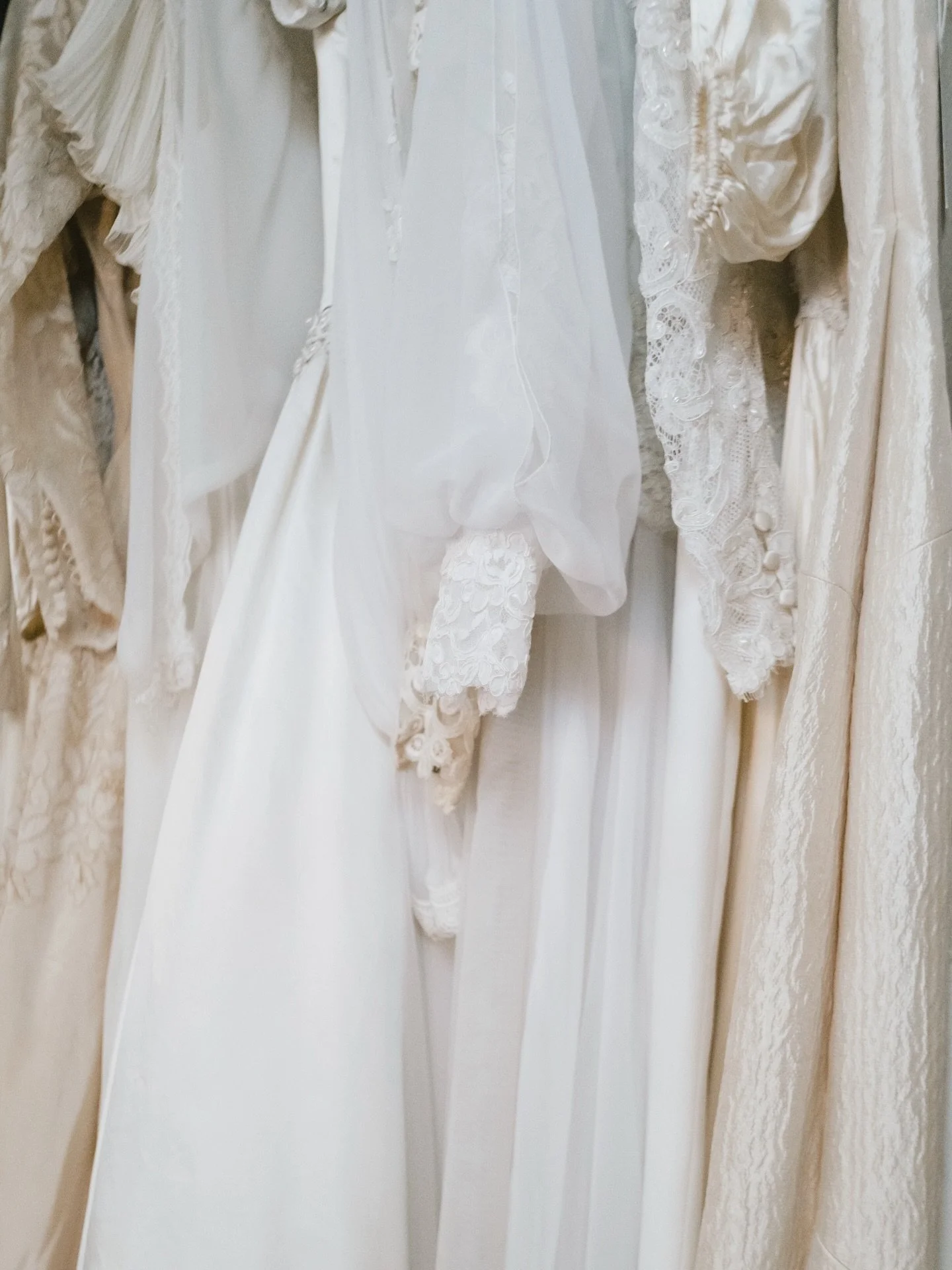 Vintage bridal isn&rsquo;t a trend. It&rsquo;s a love story. 🕊️

I recently sat down with Laura, founder of @rerackedvintage &amp; @rerackedbridal, to talk about why 2026&ndash;2027 brides are choosing gowns with a past, and how vintage dresses invi