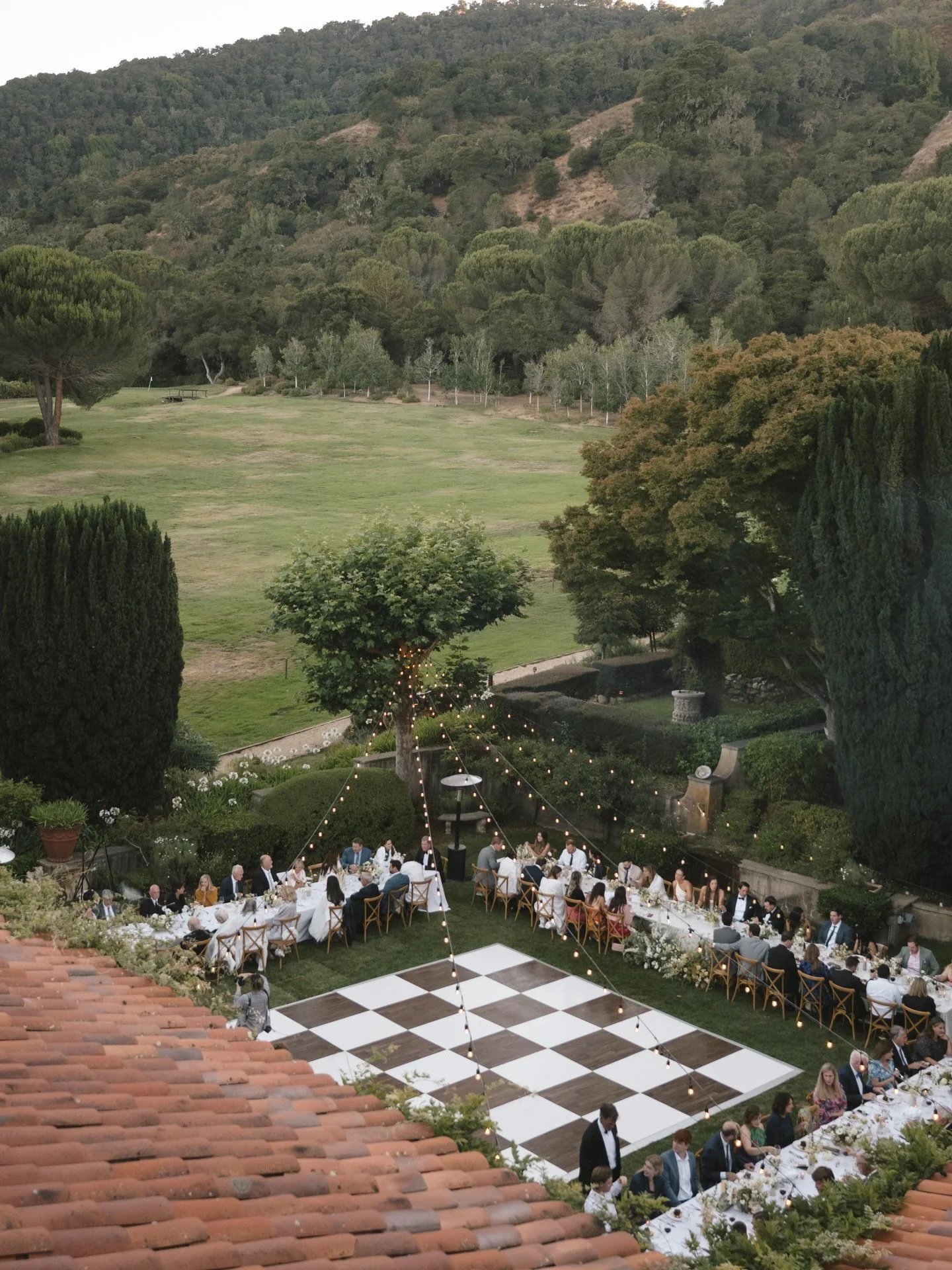 Party scenes from above &amp; below ✨ 

Shot for @kristakphotos 

//

#carmelweddingphotographer Carmel valley wedding, Carmel weddings, estate wedding, #montecitowedding , ojai weddng #santabarbarawedding