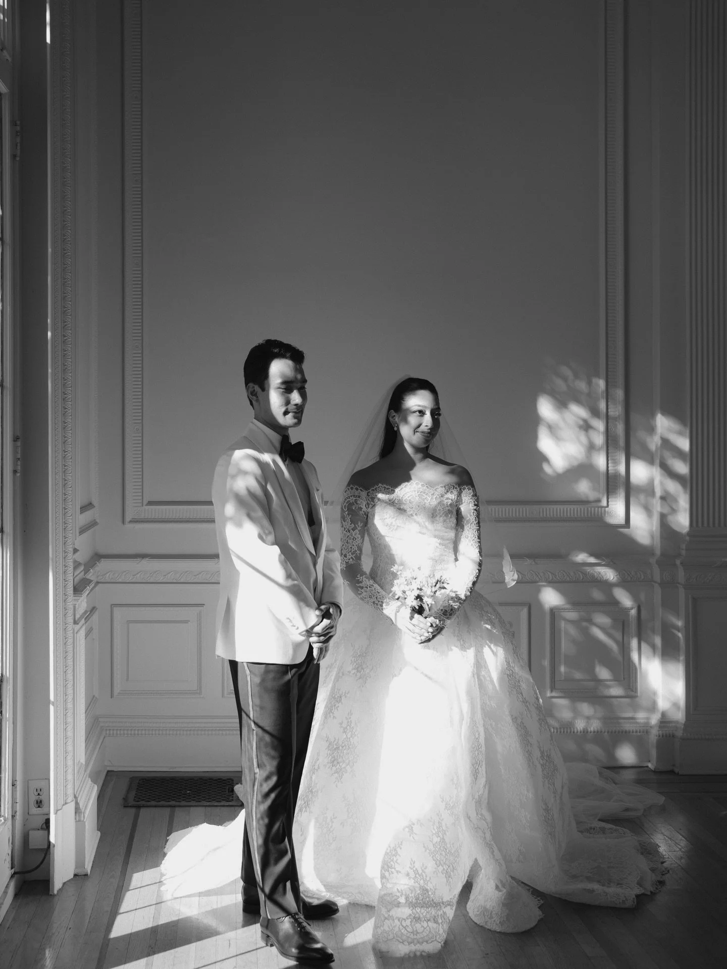 Took a moment to appreciate the shadows with Alex &amp; Desiree ✨

Venue:&nbsp;@kohlmansionevents
Planning:&nbsp;@tyingknotsweddingplanning
Photo:&nbsp;@elizabethpishalphoto
Video:&nbsp;@daltonandbreanna
Content:&nbsp;@absocialstudio
Beauty:&nbsp;@be