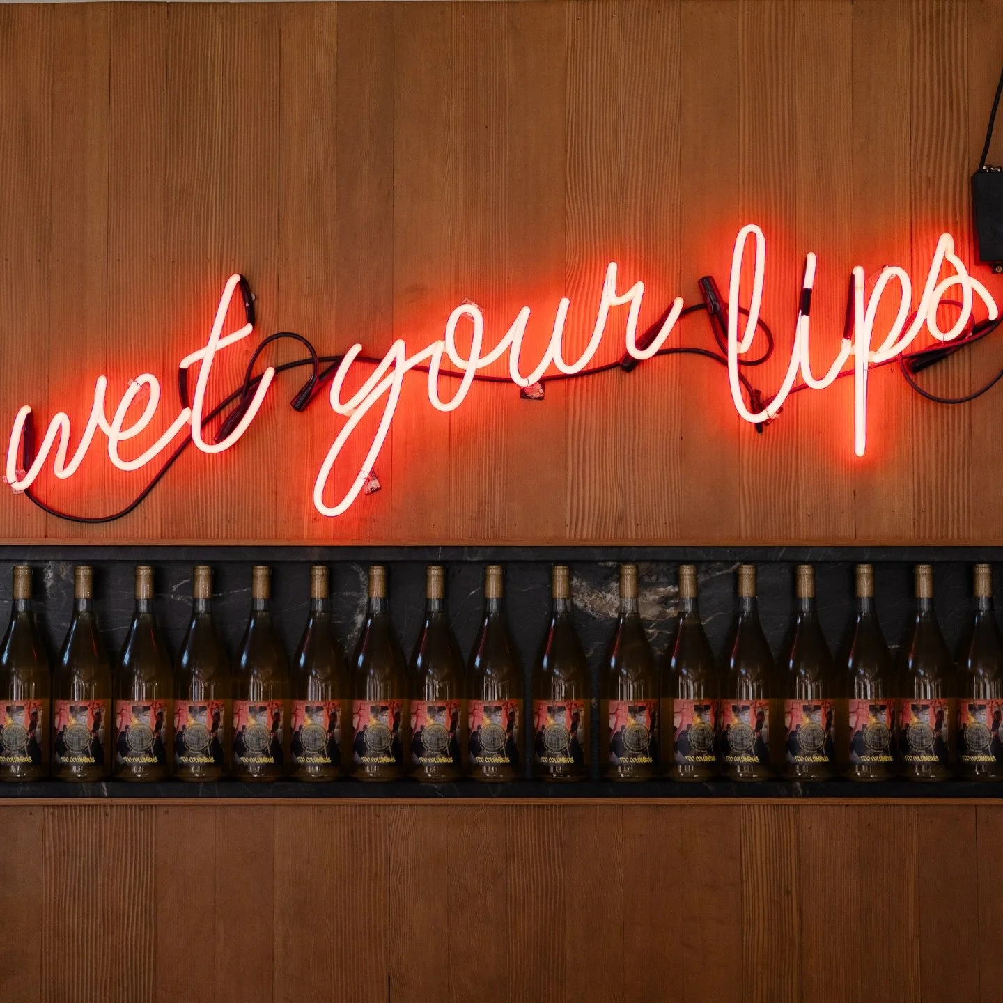 🥂 👄 💍 @bodegasf 

//

#engaged #2027bride #engagementinspo #sfengagement #documentaryweddingphotographer