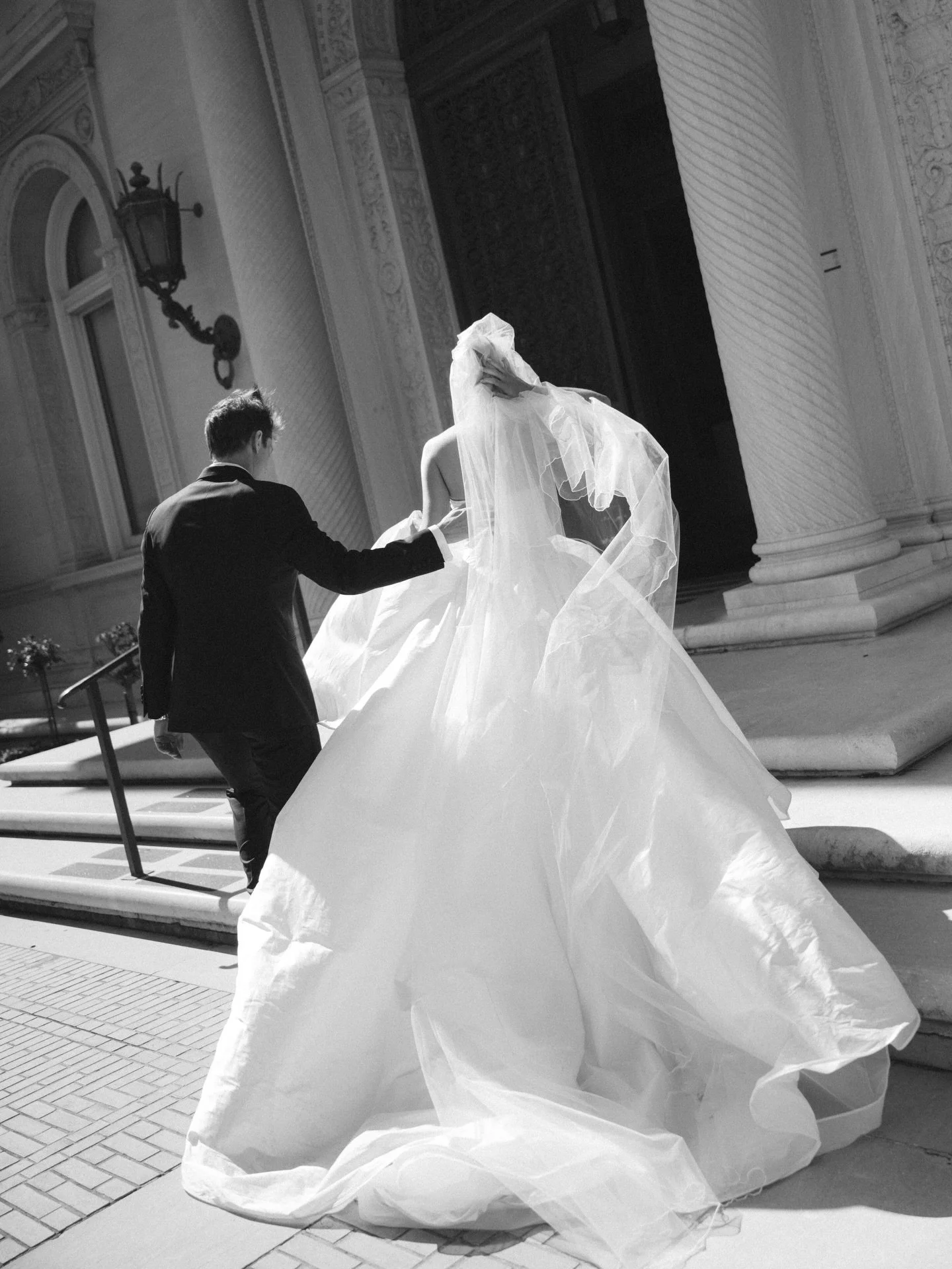 Happily windswept 🌬️ 

Planning &amp; Design: @willaviaweddingco&nbsp;
Photographer: @elizabethpishalphoto
Venue: @floodmansion
Florals: @maiden.flora
Catering: @jessicalaskycatering
Beauty: @ravenreedmakeup
Band: @stolengin
String group: @synchroni