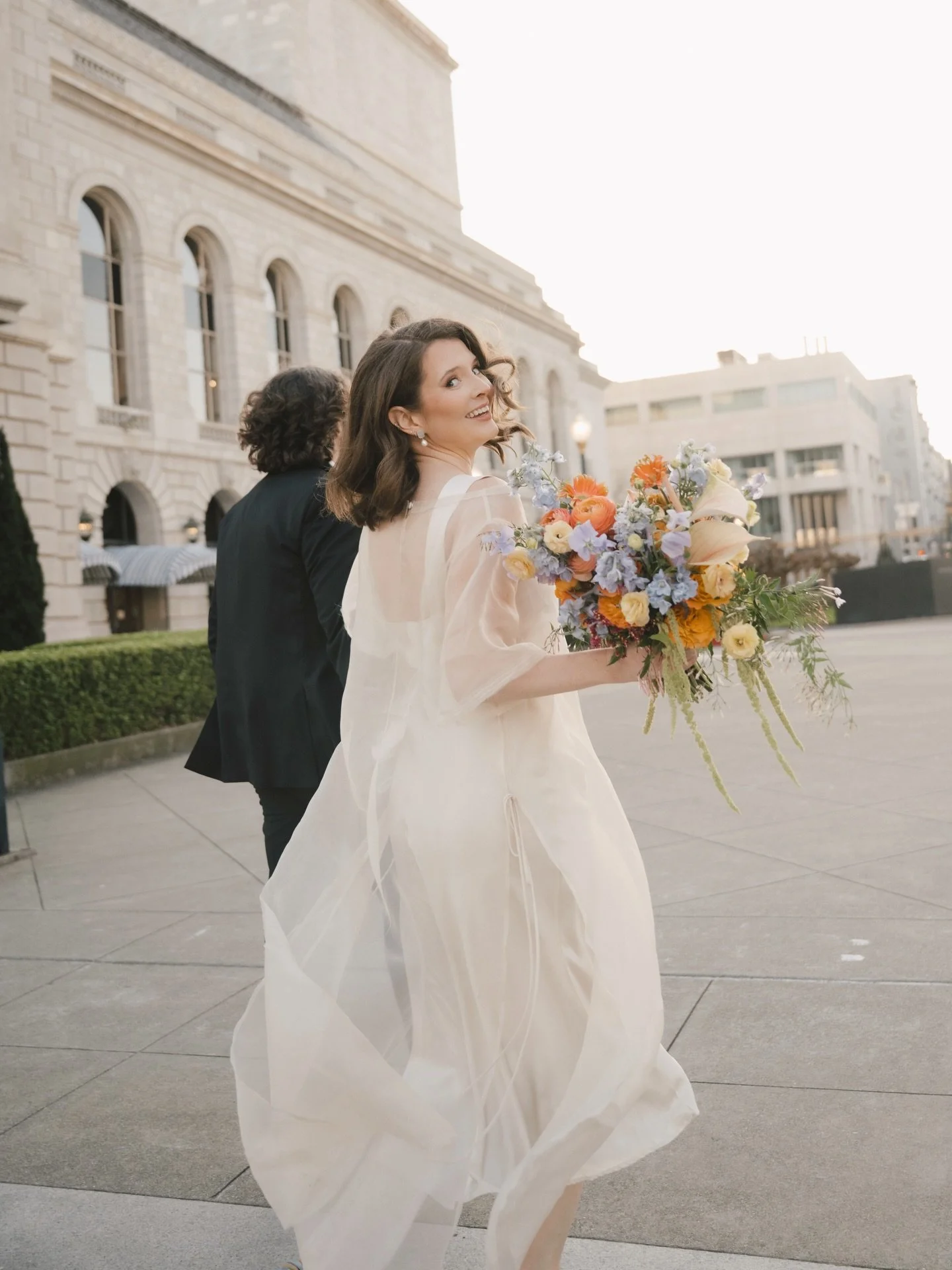 Winter in San Francisco ✨💐 

//

San Francisco city hall wedding, sf city hall wedding #sfcityhallweddingphotographer #courthousewedding San Francisco wedding photographer, city hall wedding, courthouse wedding, city wedding