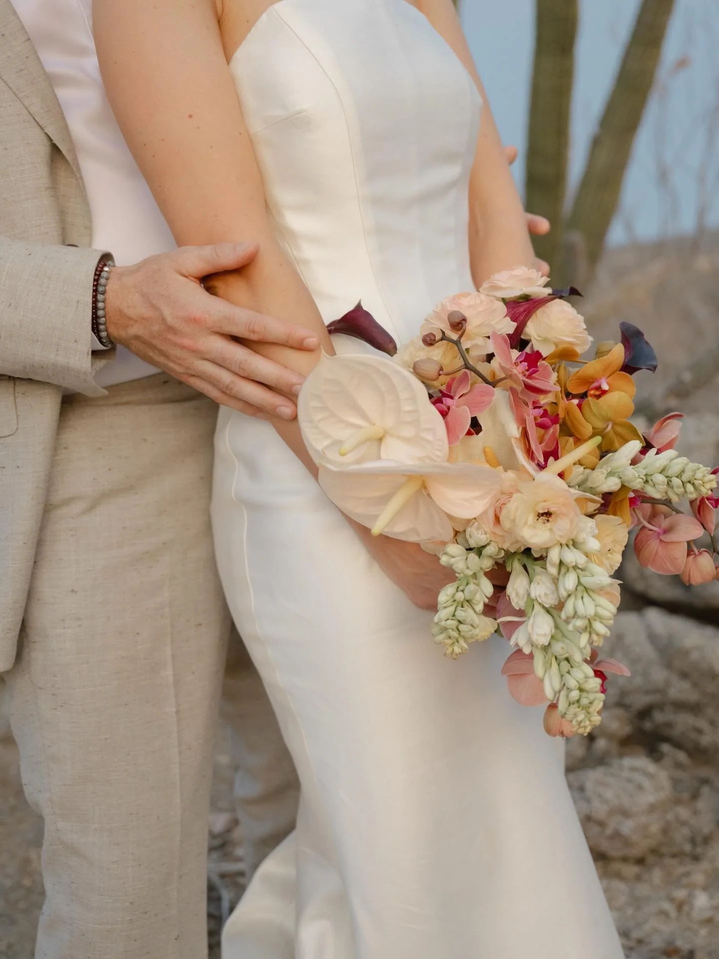 Baja bouquet by @alliumestudiofloral 💐 

Photography:&nbsp;@elizabethpishalphoto
Planning:&nbsp;@the.bond.xx 
Venue:&nbsp;@montecardon
Florals:&nbsp;@alliumestudiofloral
Video:&nbsp;@hartcinema
Entertainment:&nbsp;@marp.music&nbsp;@cabofineentertain