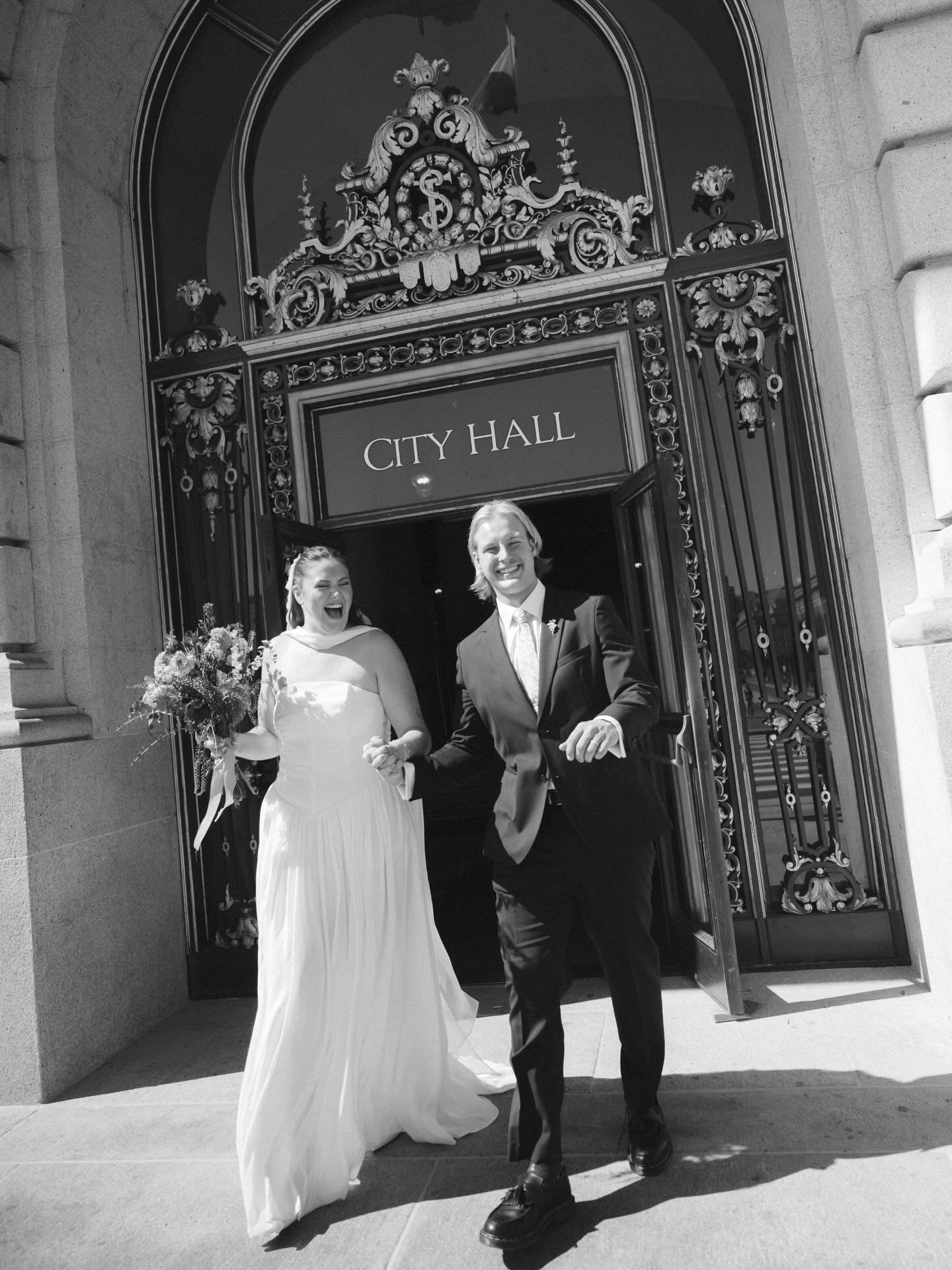 Excitement (!!) at City Hall 🥰

//

#sfcityhallwedding #sfcityhallweddingphotographer #sanfranciscocityhallweddingphotographer #courthousewedding #civilceremony