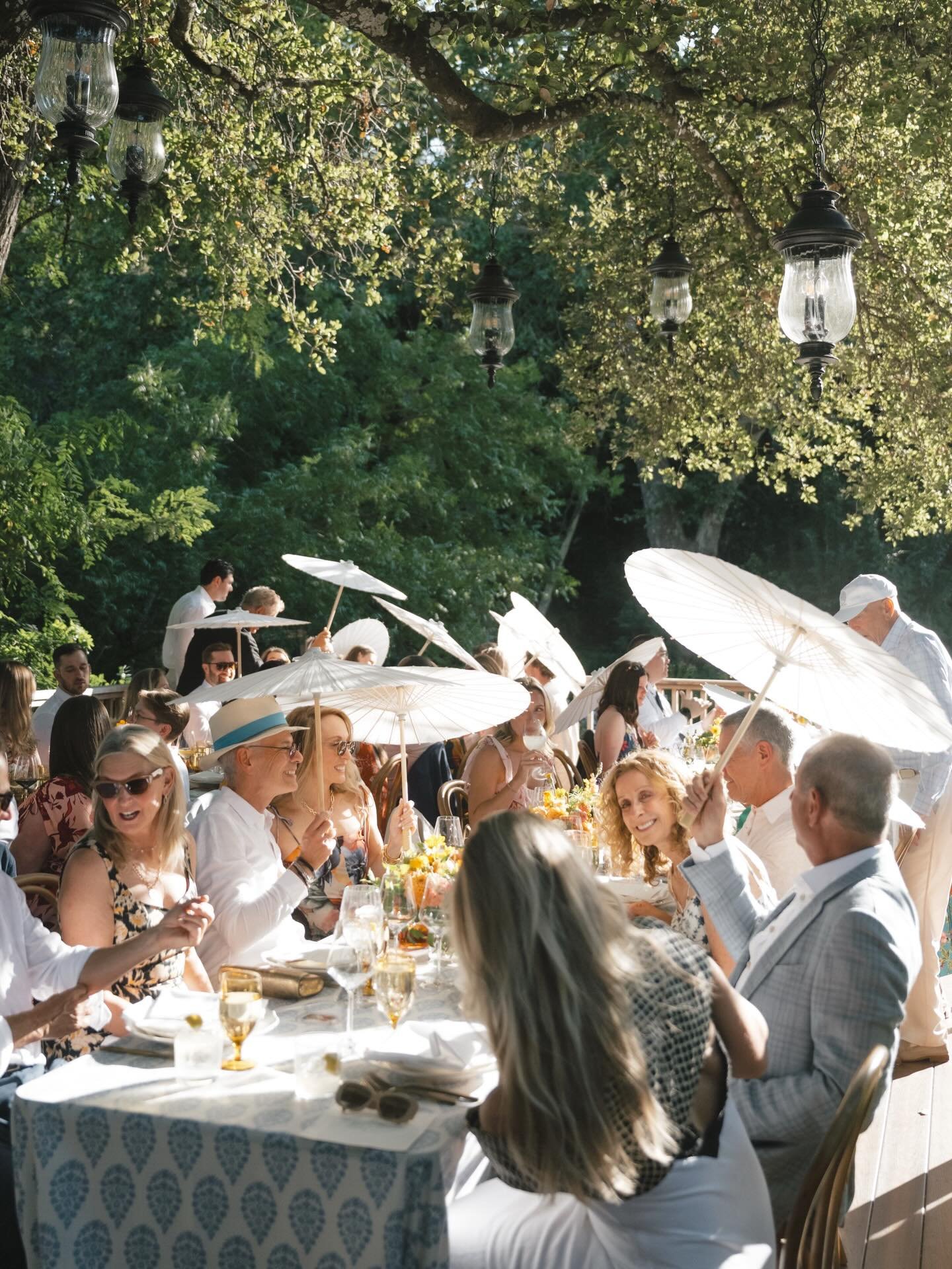 A summer Shabbat rehearsal dinner for Kate &amp; Sam at the @themadrona ☀️ 💐 

//

Healdsburg wedding, Healdsburg wedding photographer, garden party wedding, Al fresco wedding, summer rehearsal dinner, the madrona wedding, sonoma wedding photographe