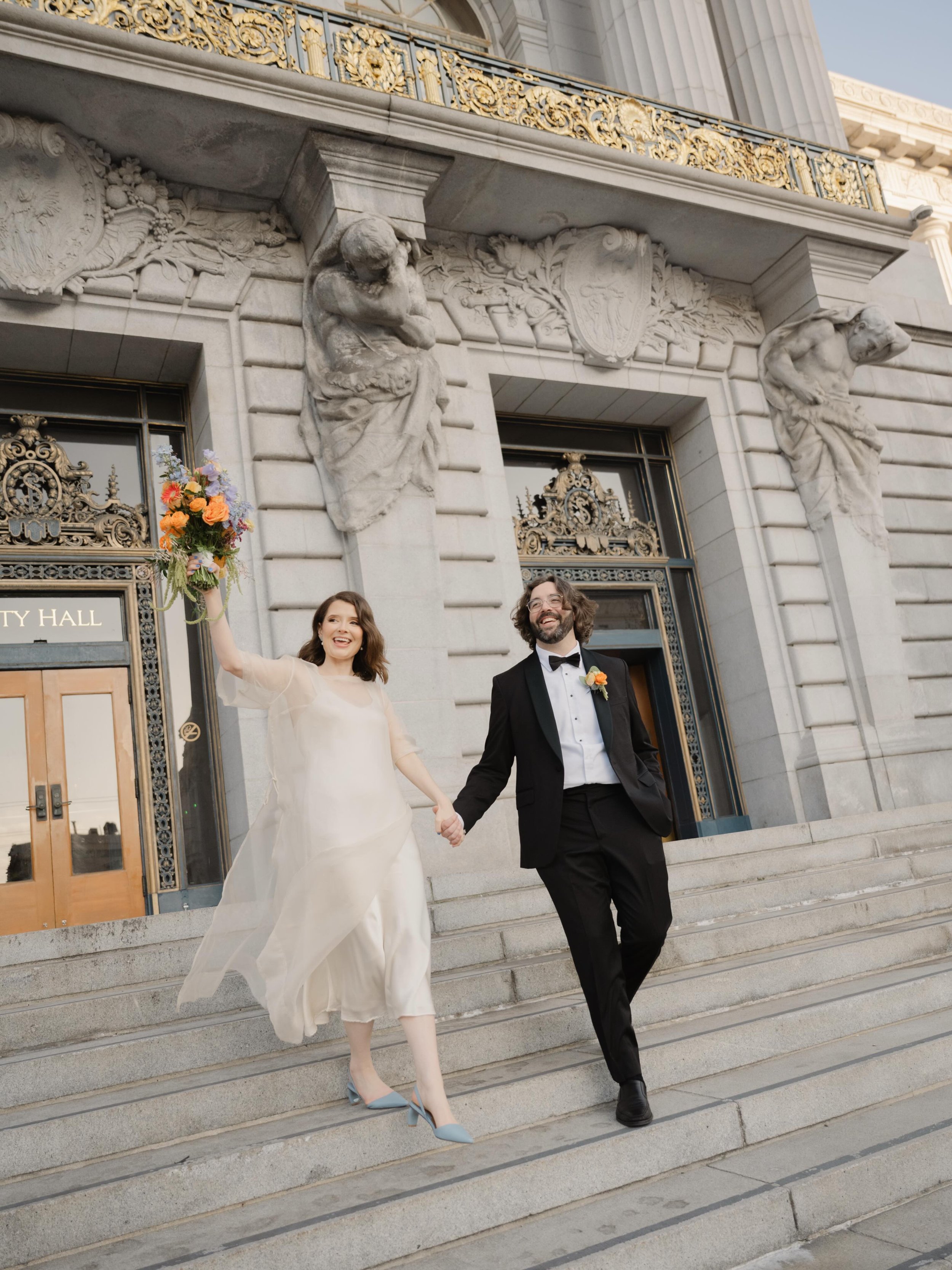 City Hall in motion 💐 🎞️ 

//

#sfcityhallweddingphotographer #sfcityhallwedding #sanfranciscocityhall #courthousewedding #sanfranciscocityhallweddingphotographer