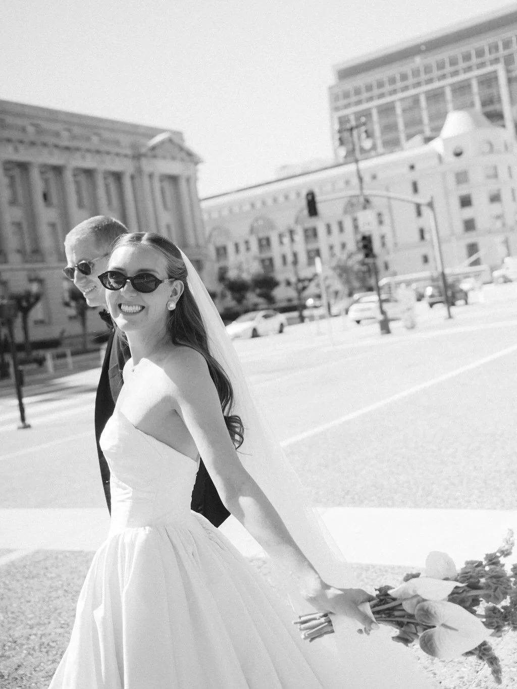 A classic day for Maggie &amp; Matt at SF City Hall 🪽 

//

#sfcityhallweddingphotographer #sfcityhallwedding #courthousewedding #sfcityhall #sanfranciscocityhallweddingphotographer