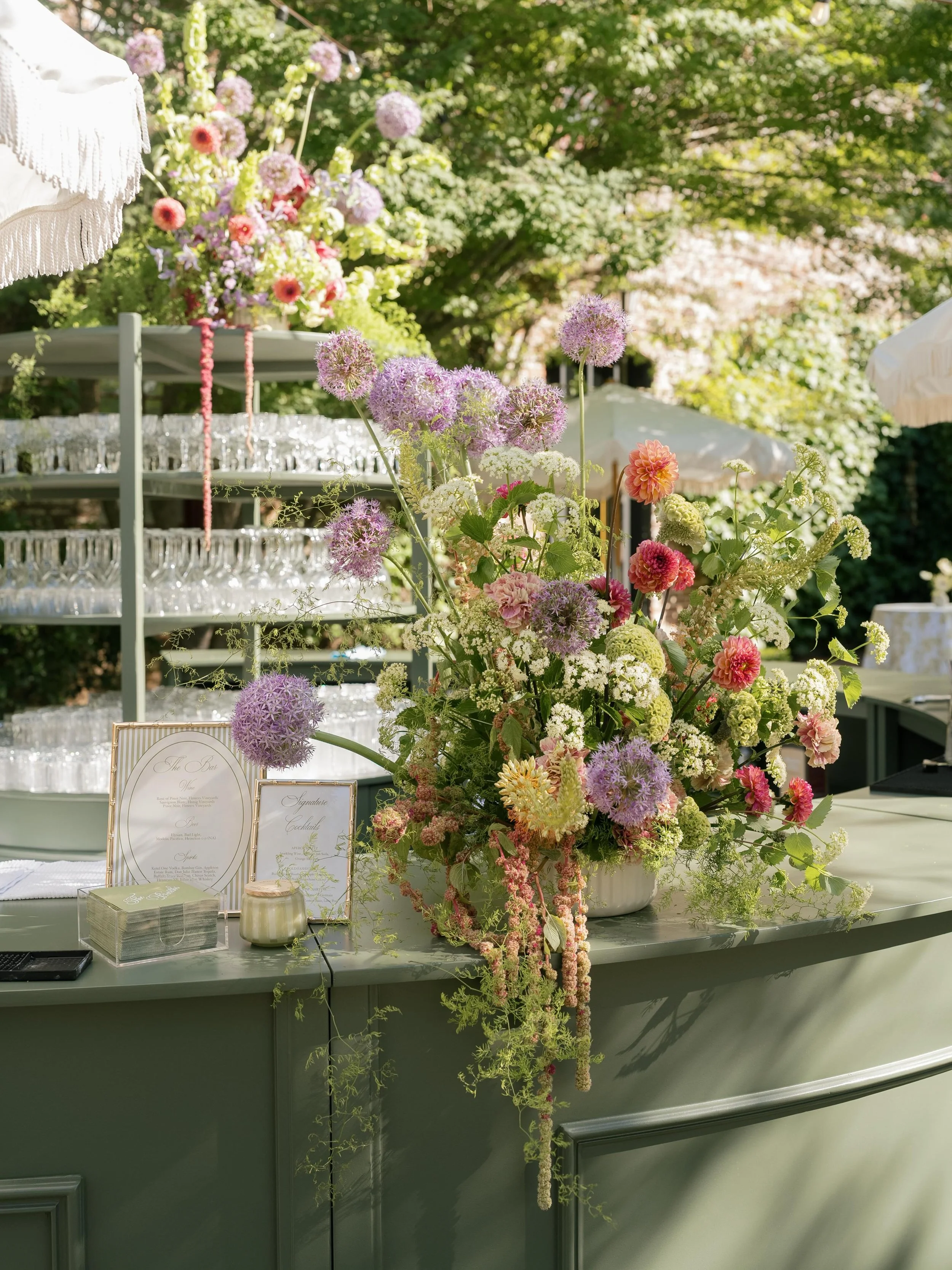 Napa weddings just hit different. 🌞 💐 

Color &amp; texture were at the forefront of this garden party-inspired design in Yountville. 

Planning &amp; Design:&nbsp;@daniellewithcarlysaberevents&nbsp;&amp;&nbsp;@carlysaberevents
Venue:&nbsp;@theesta
