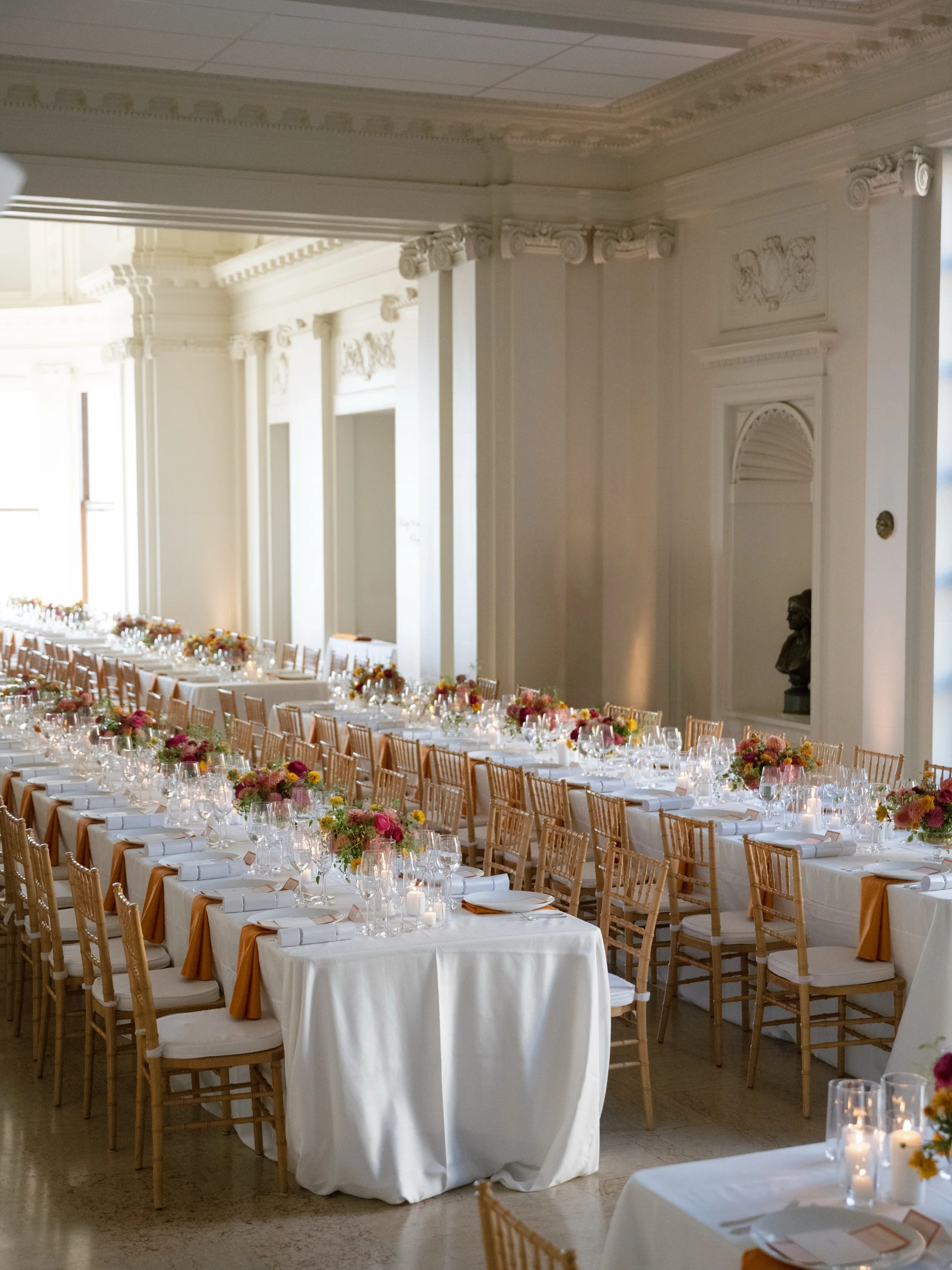 Whimsical meets black tie at @floodmansion 💐 ✨ 

Photography:&nbsp;@elizabethpishalphoto
Planning:&nbsp;@onesweetsoiree.sf
Venue:&nbsp;@floodmansion
Florals:&nbsp;@wallflower.sanfrancisco
Beauty:&nbsp;@artistsbysherrielong
Band:&nbsp;@poprockssf
Cat