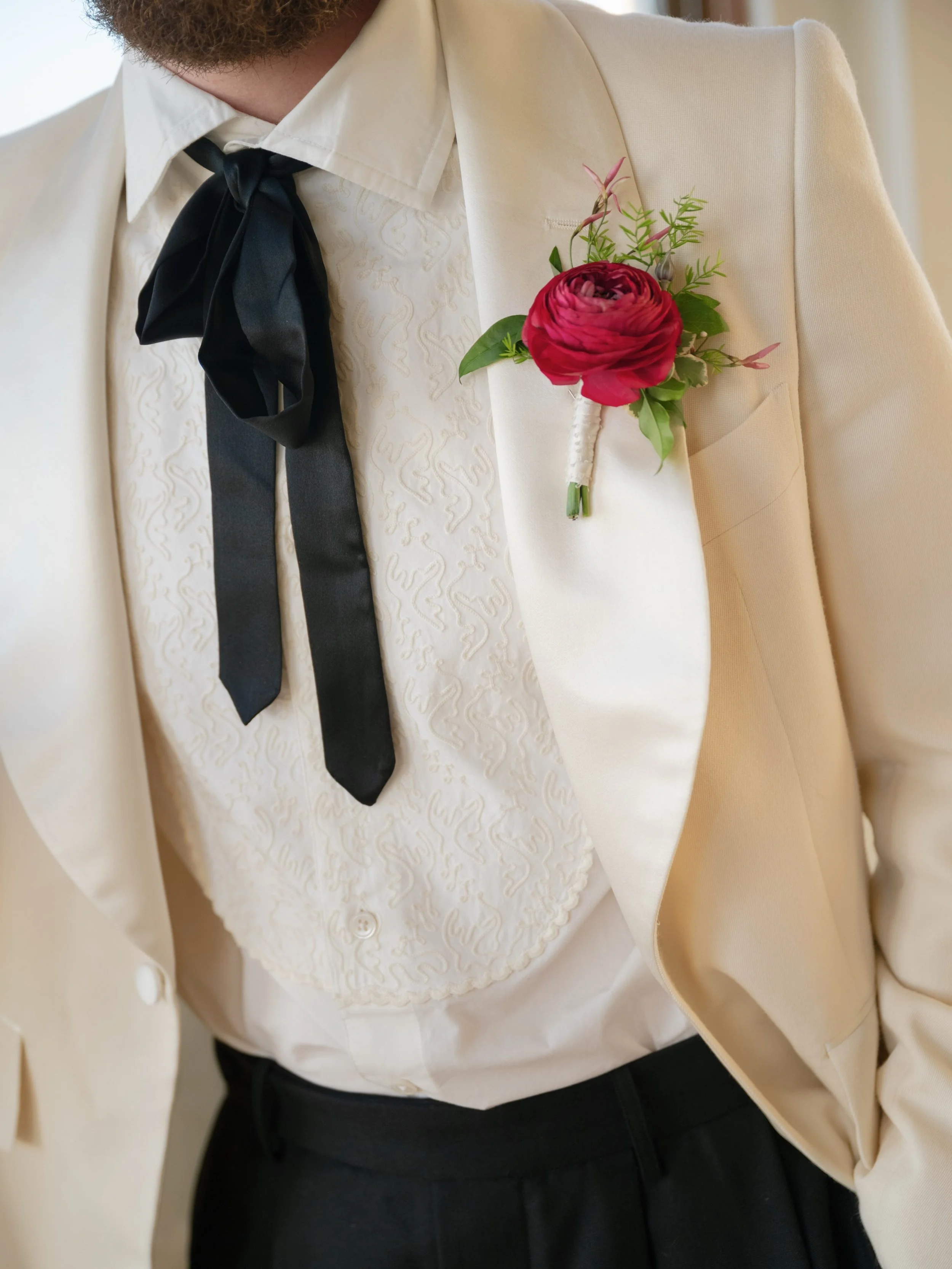 Your wedding photos are made up of hundreds of little moments and details, and the groom&rsquo;s style is one of them. I loved everything about this look. 🥀 

The ivory tuxedo, the oversized silk bow, the textured shirt, the bold boutonniere. It fel